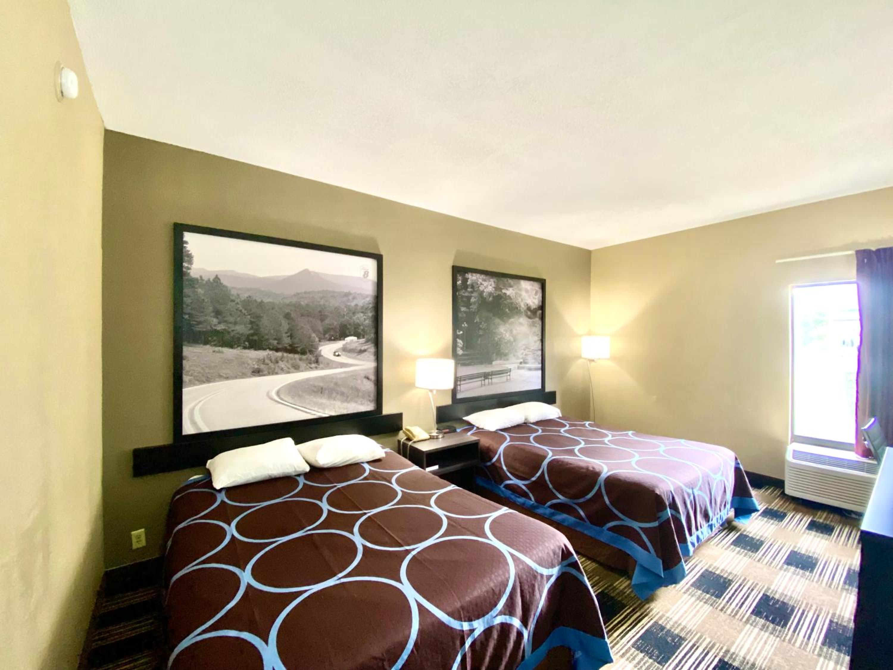 Queen Room with Two Queen Beds - Non-Smoking - Photo 1