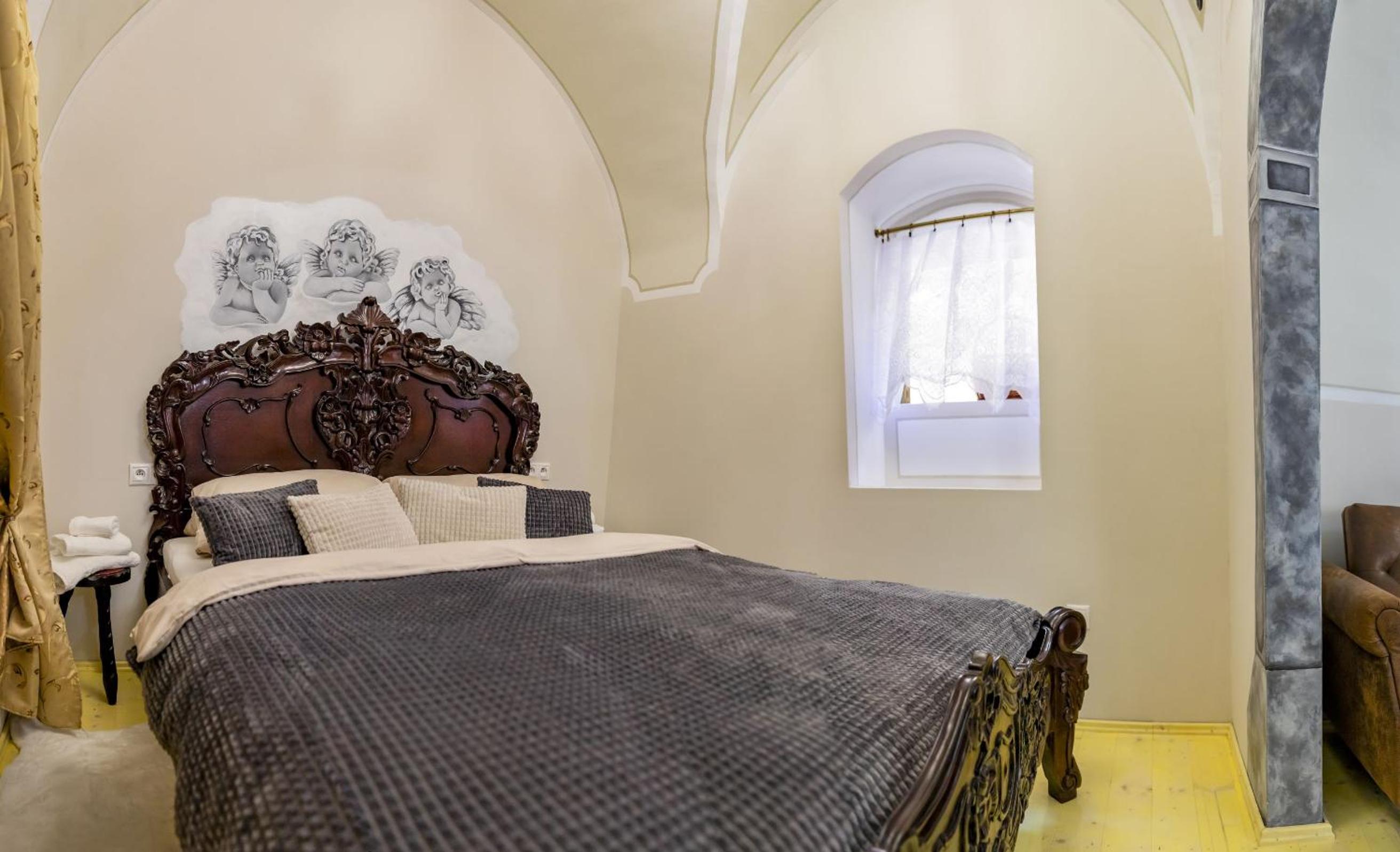 One-Bedroom Apartment - Photo 10