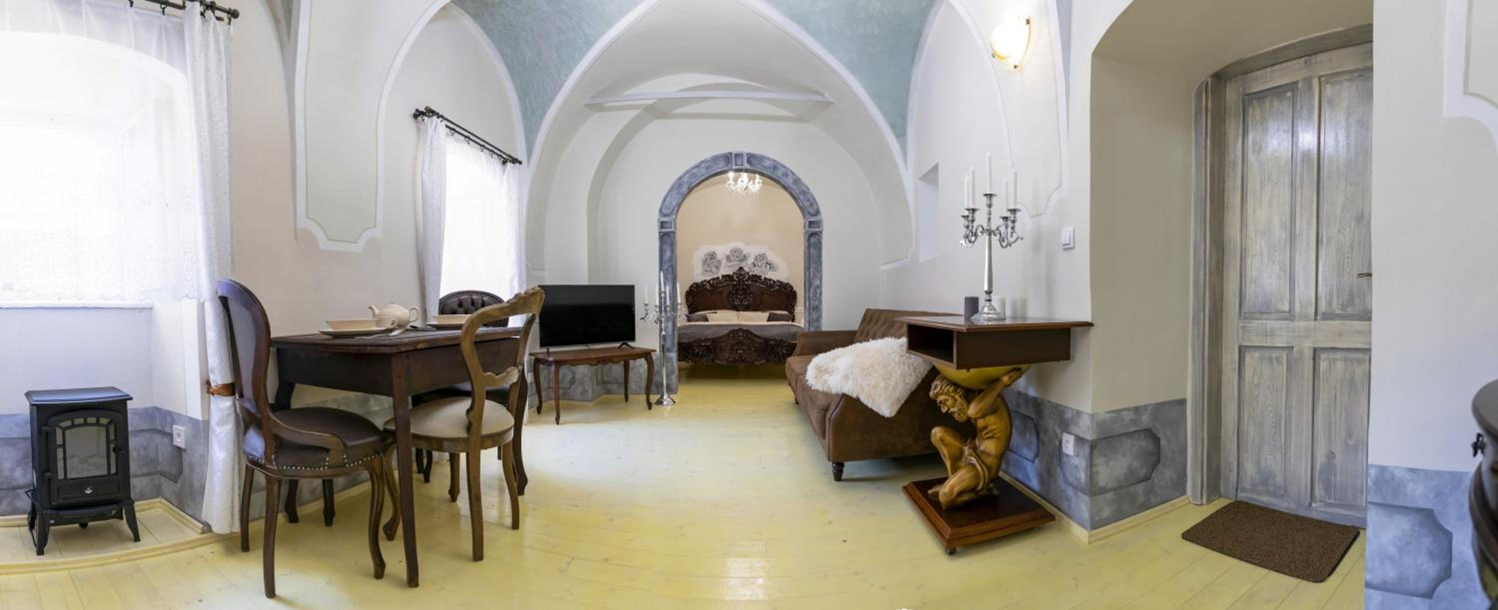 One-Bedroom Apartment - Photo 7