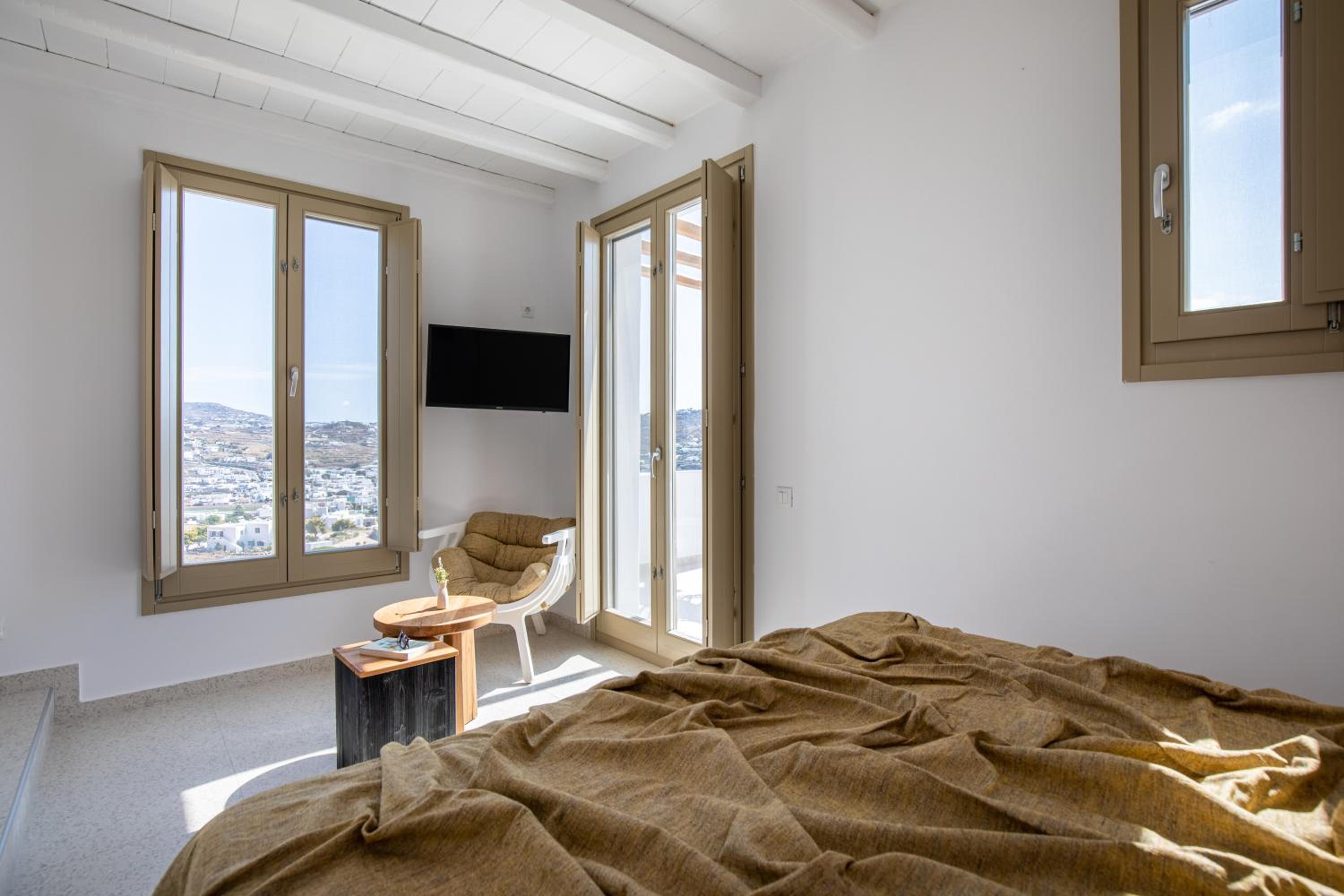 Deluxe Suite with Sea View - Photo 7