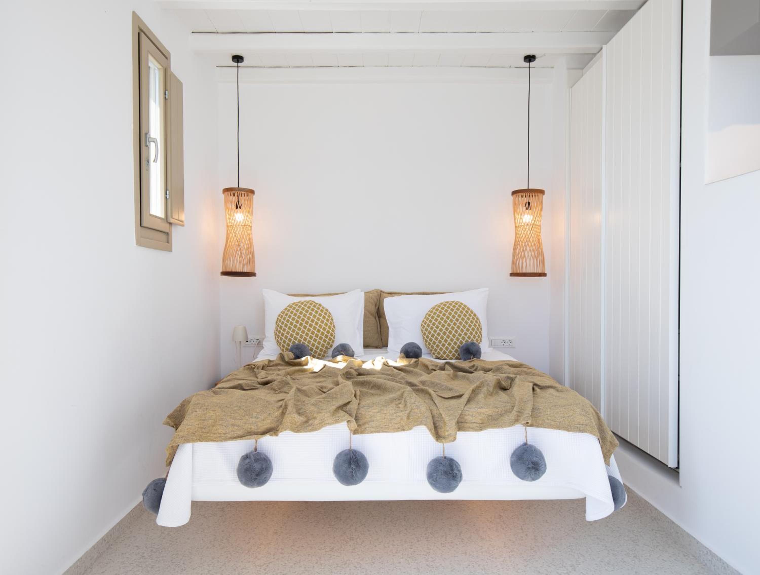 Deluxe Suite with Sea View - Photo 5