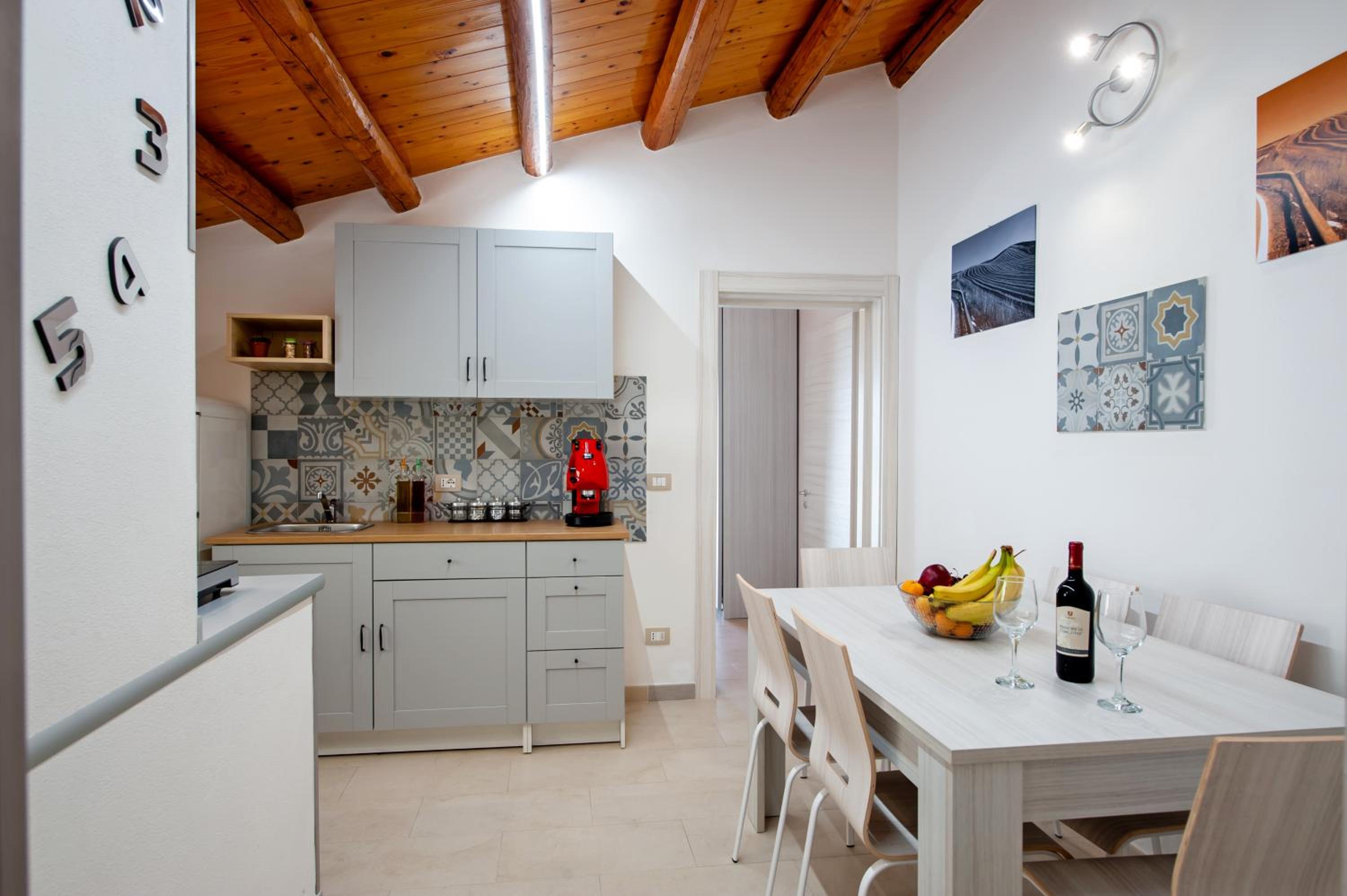 One-Bedroom Apartment - Photo 3