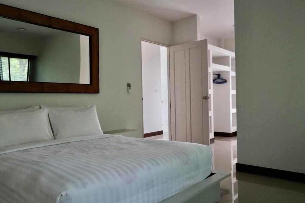 Three-Bedroom Villa photo 1