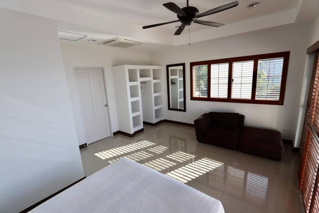 Three-Bedroom Villa photo 3