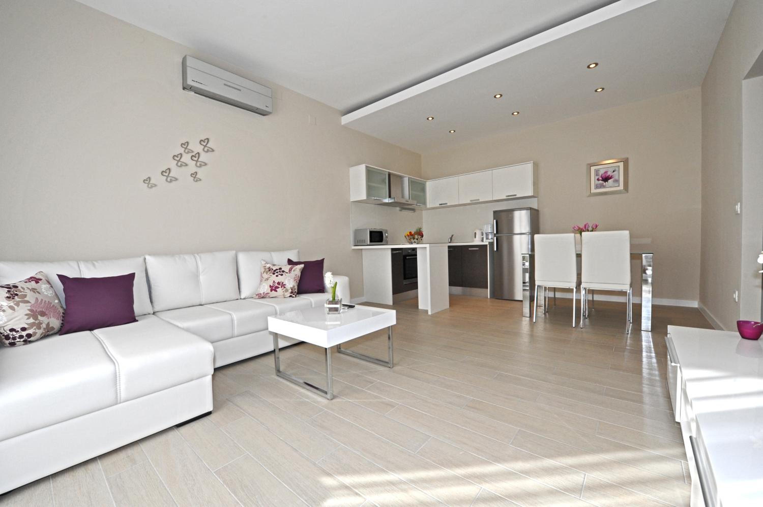 One-Bedroom Apartment with Balcony