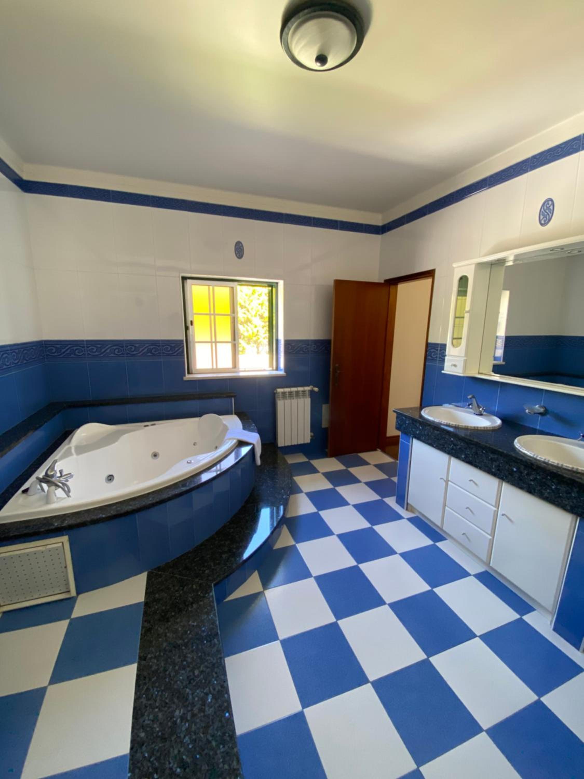 Four-Bedroom Vacation Home - Photo 9