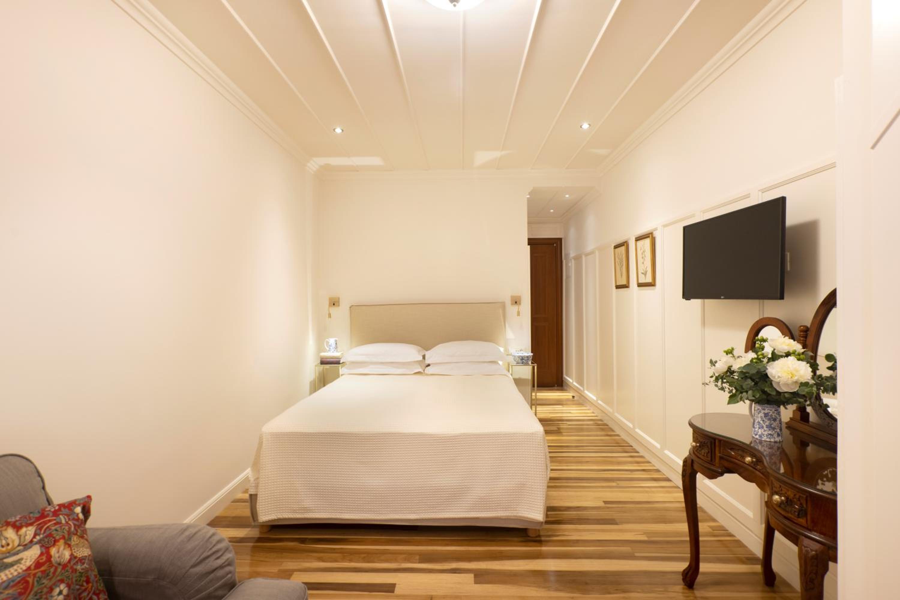 Standard Twin Room - Photo 10