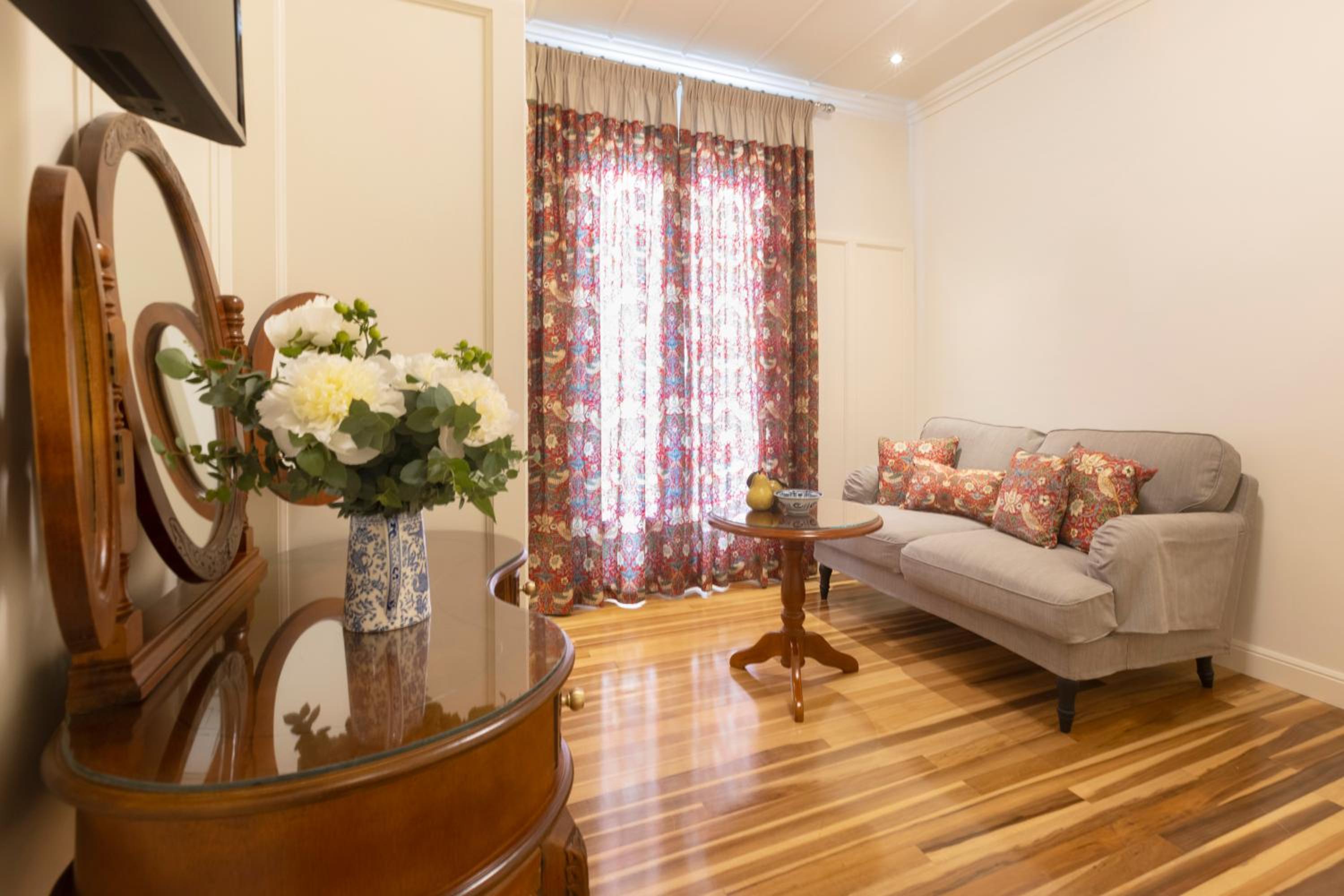 Standard Twin Room with Extra Bed - Photo 9