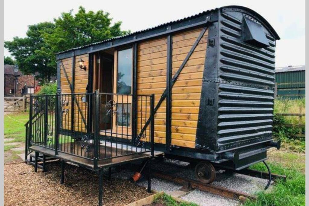 One-Bedroom House - Photo 11