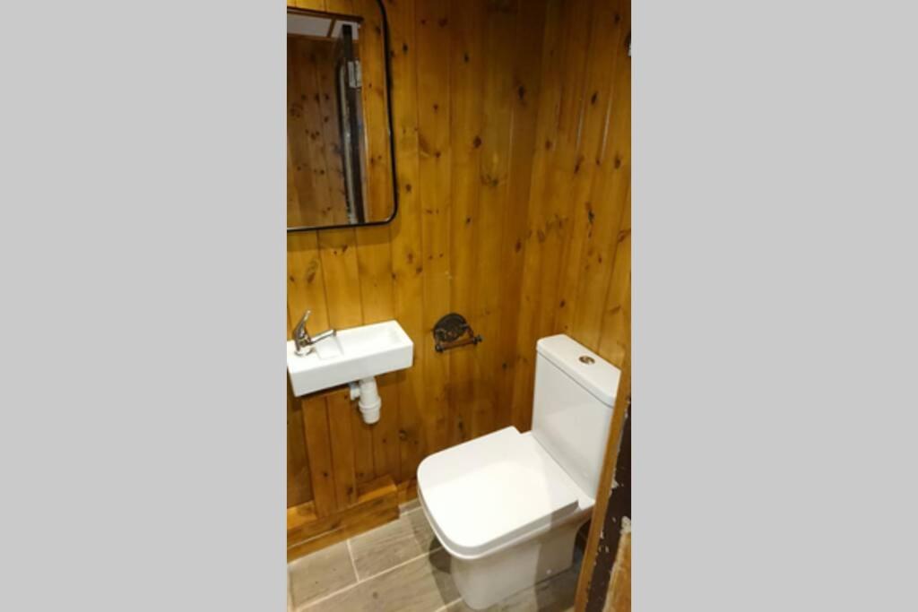 One-Bedroom House - Photo 14