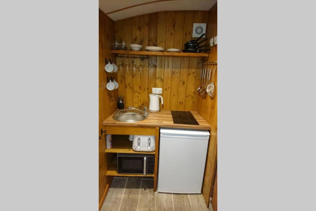 One-Bedroom House - Photo 8