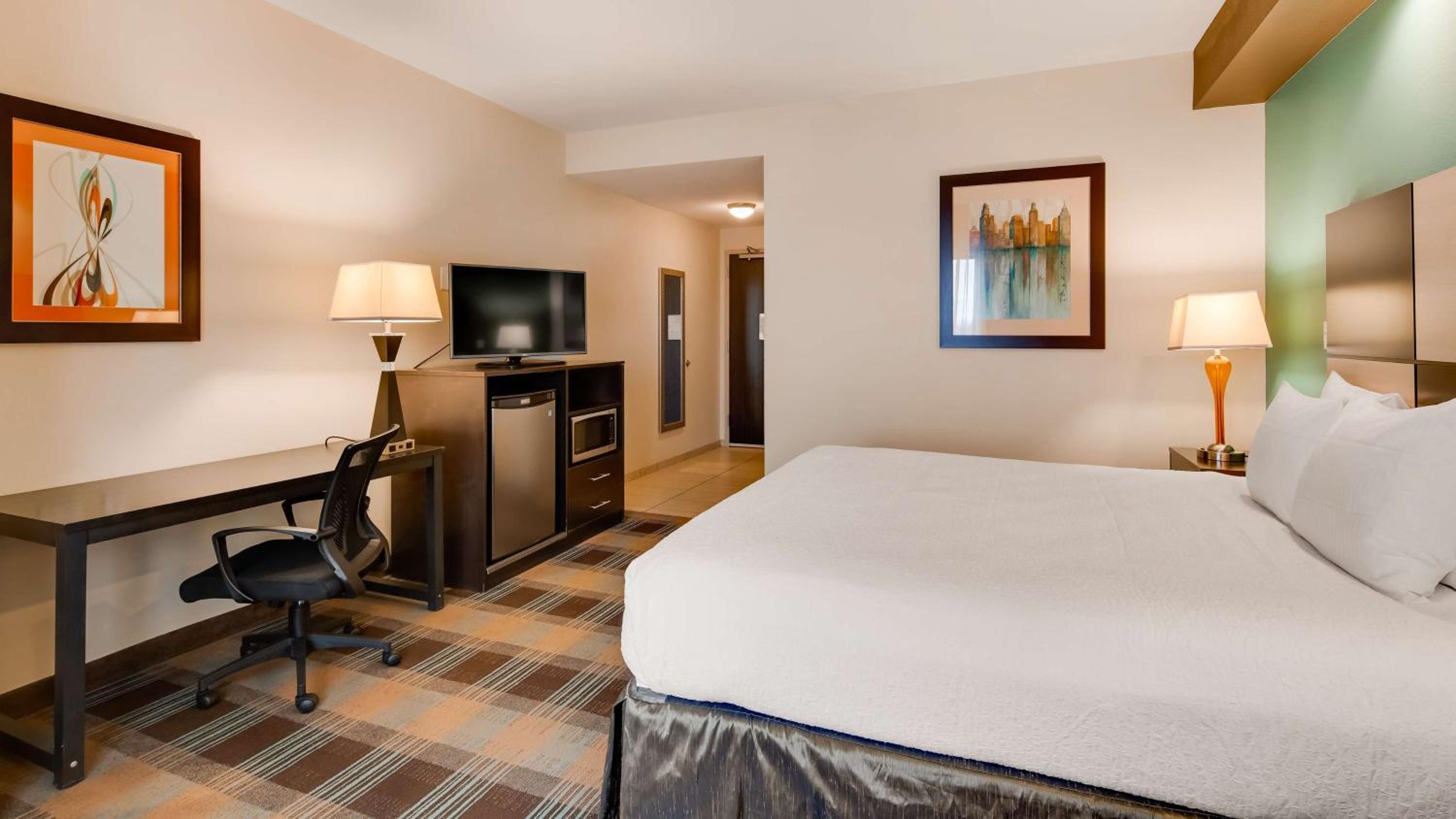 King Room with Roll-in Shower - Disability Access/Non-Smoking photo 2
