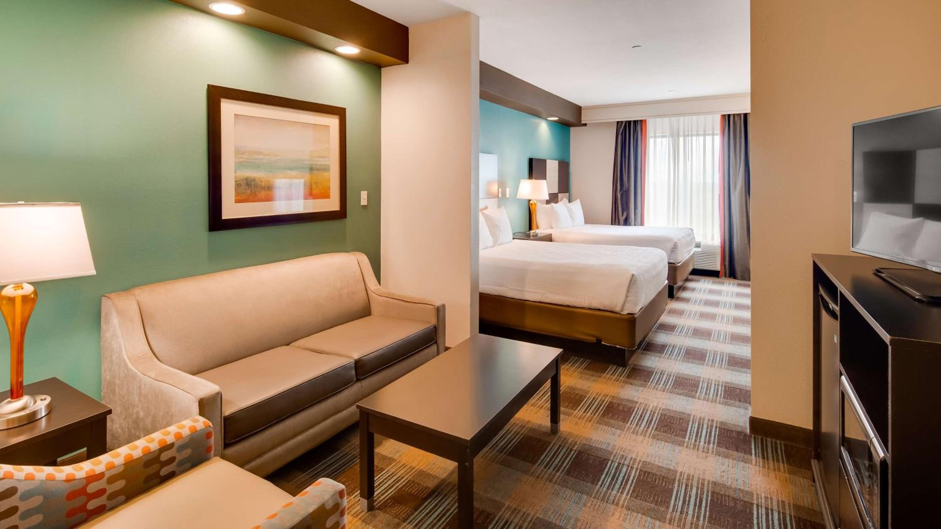 Queen Suite with Two Queen Beds and Sofa Bed - Non-Smoking