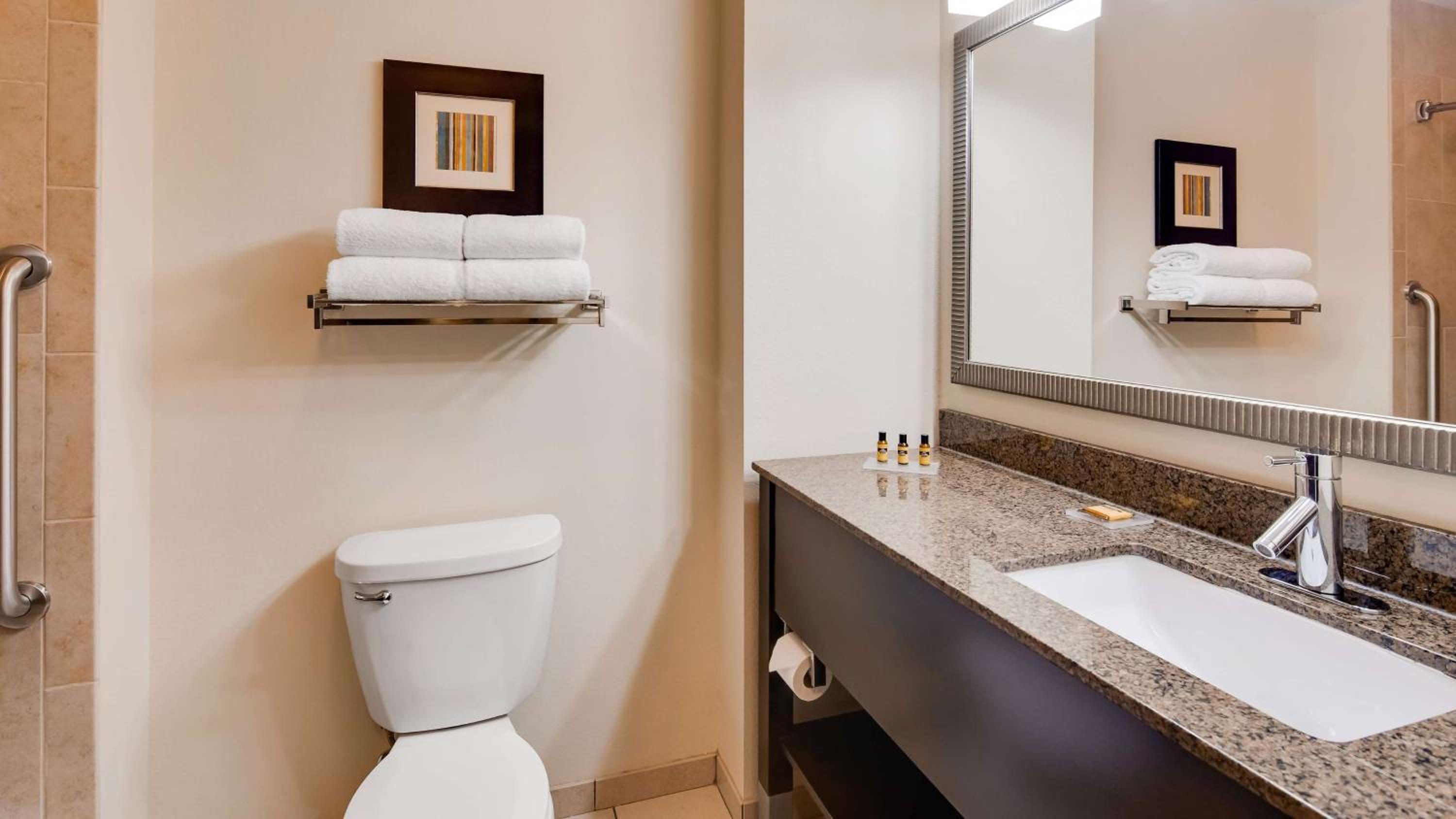 King Room with Shower - Non-Smoking photo 2