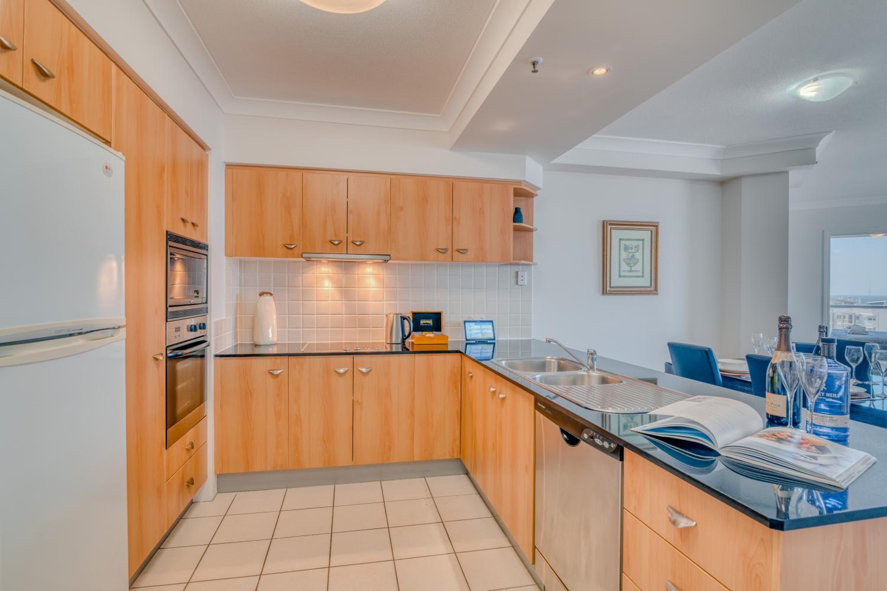 Superior Three Bedroom Apartment with Ocean View thumbnail 5