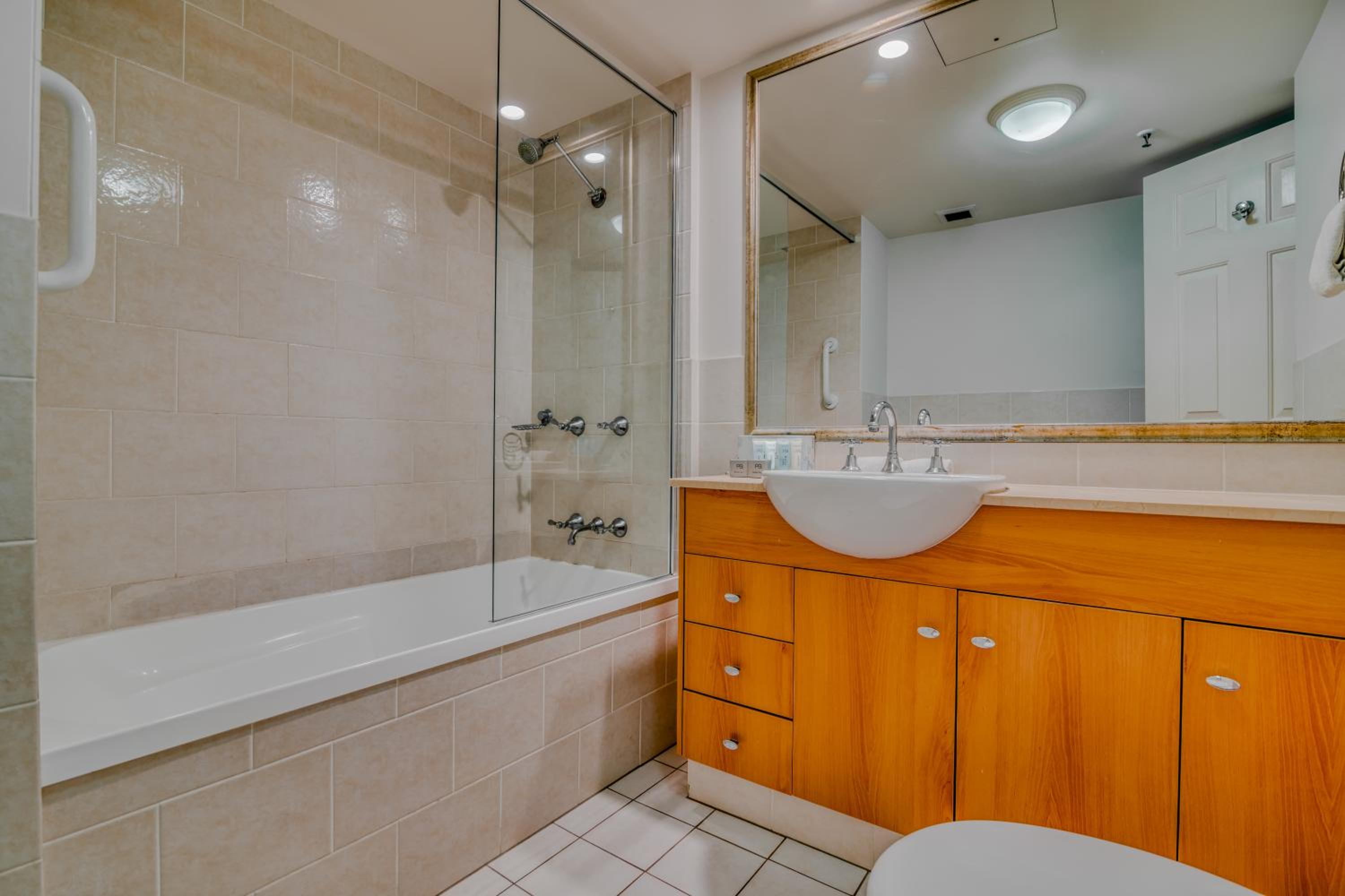 Superior Three Bedroom Apartment with Ocean View
