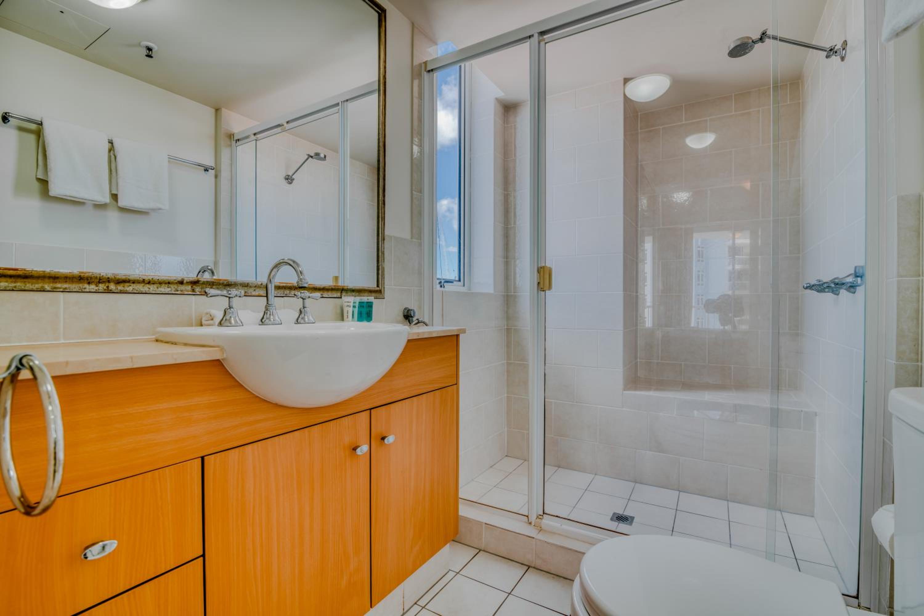 Superior Three Bedroom Apartment with Ocean View thumbnail 5