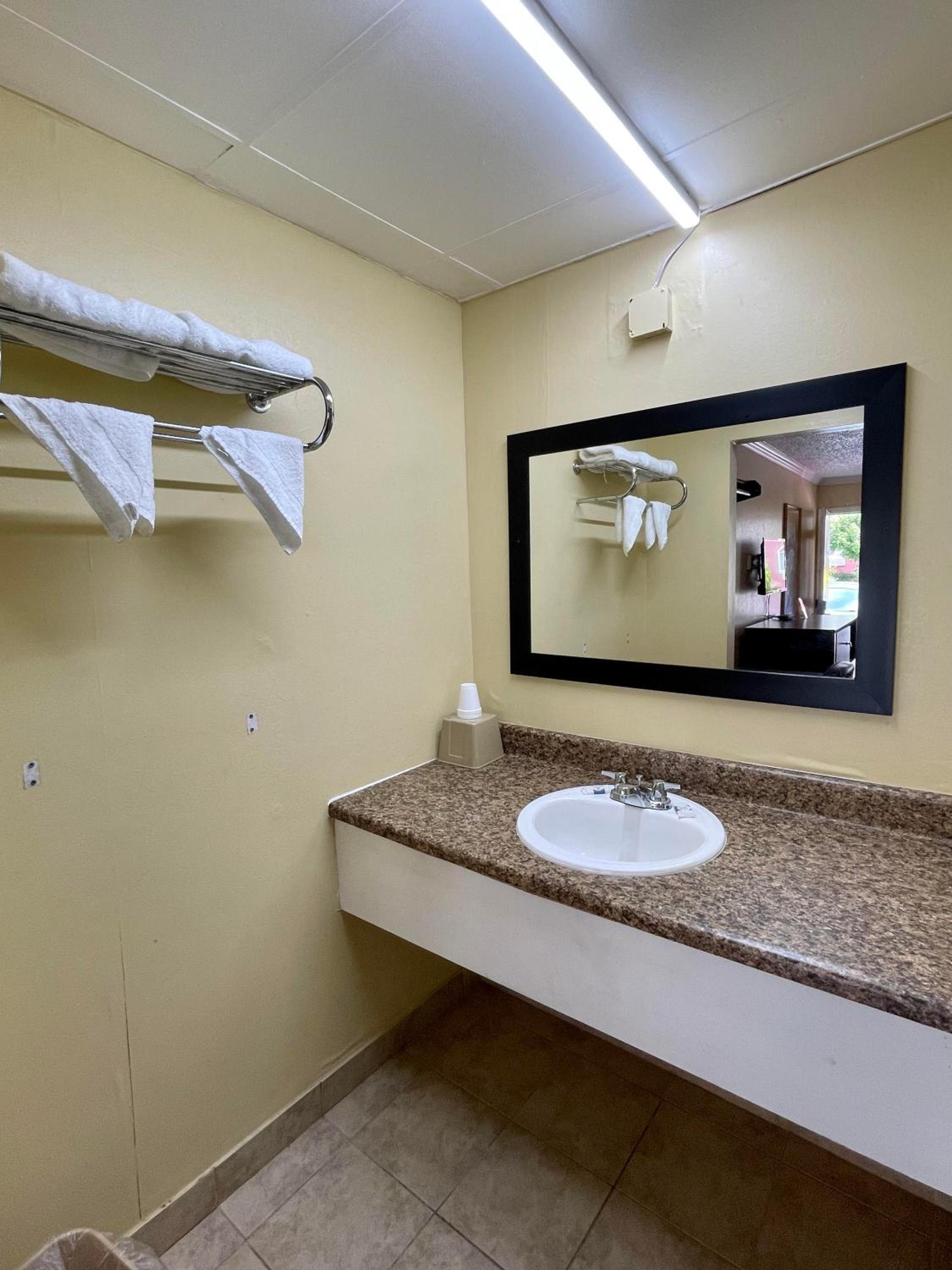 Double Room With Two Double Beds - Non-Smoking photo 2