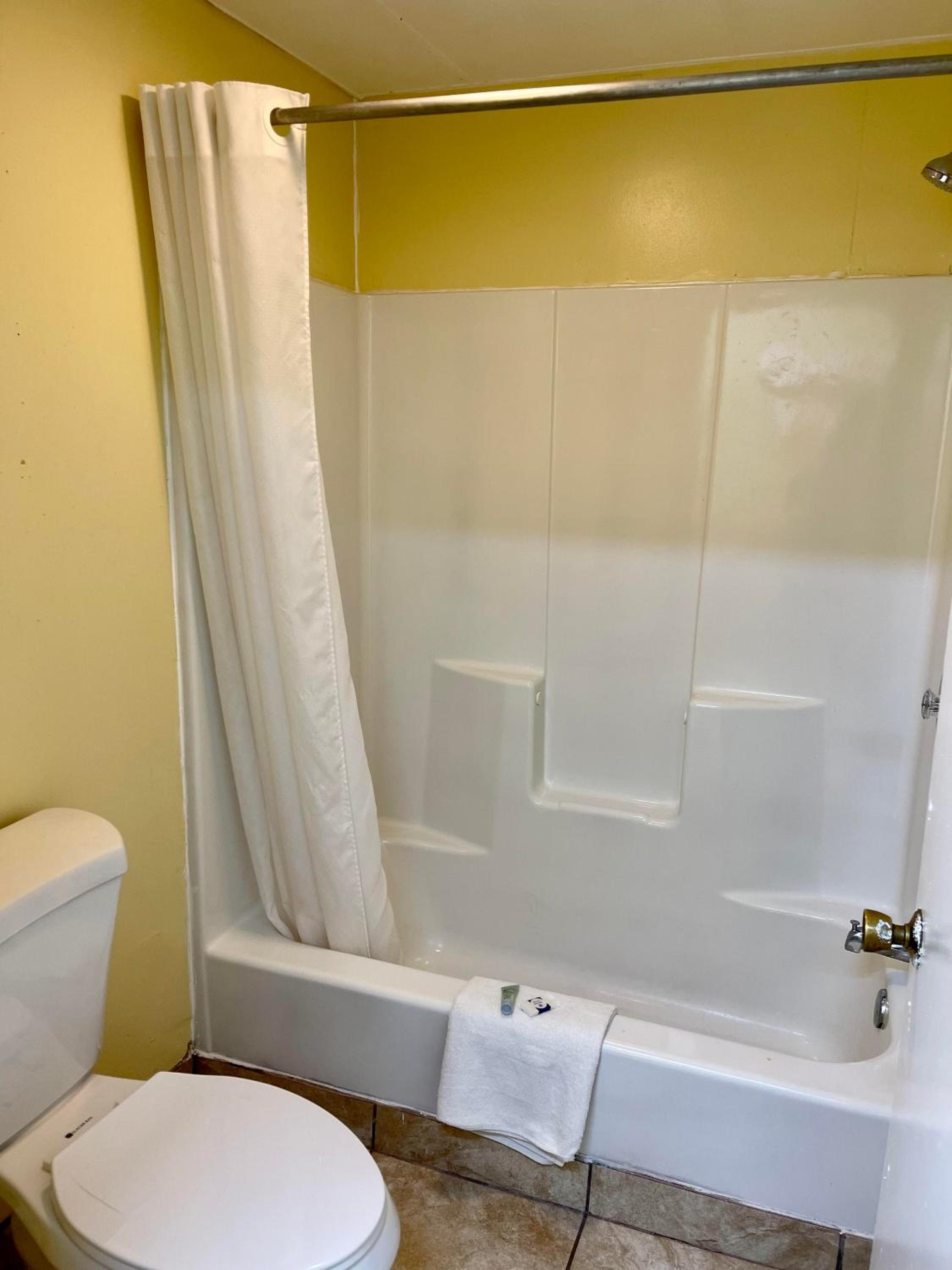 Double Room With Two Double Beds - Non-Smoking photo 3