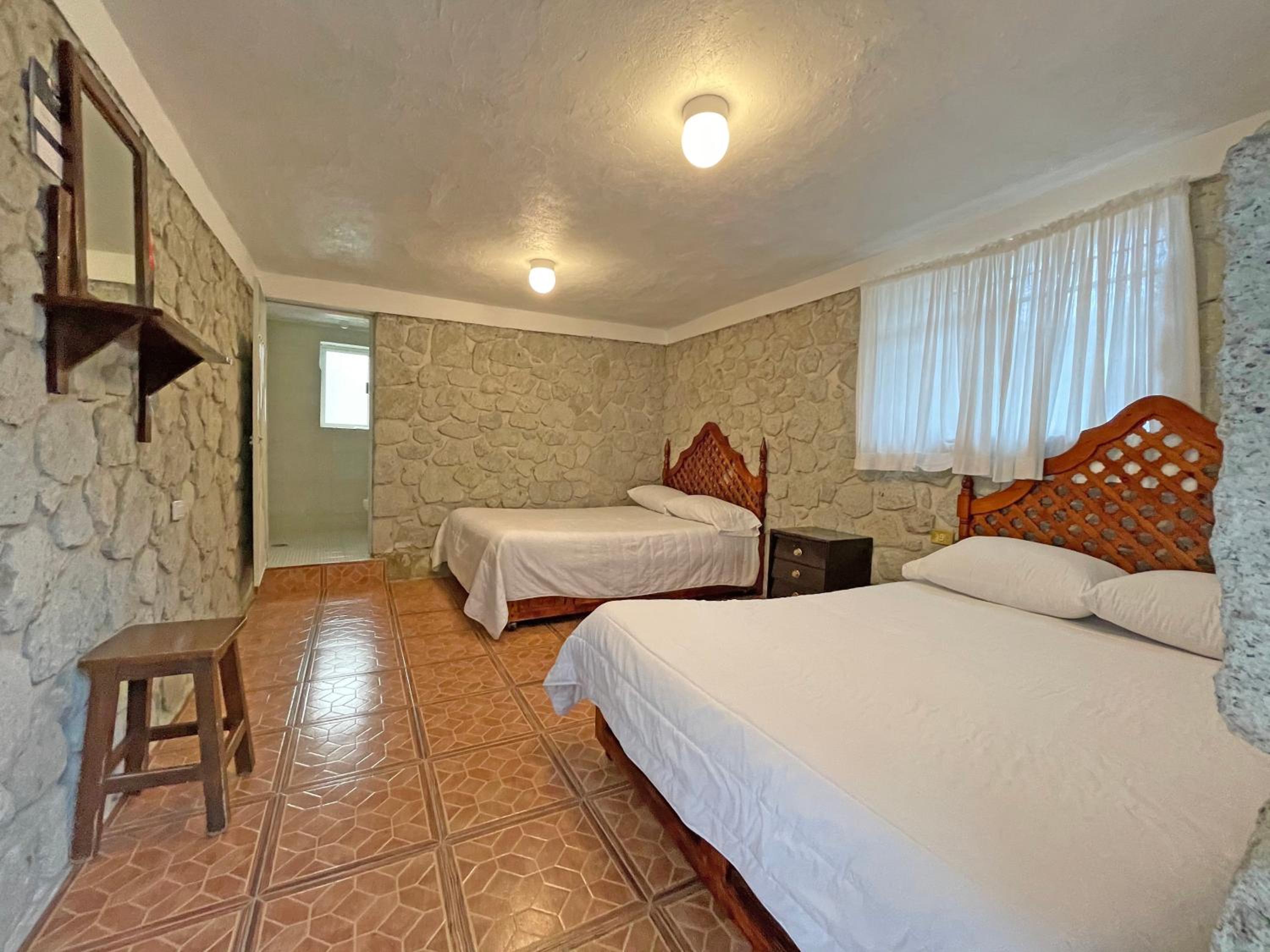 Economy Twin Room photo 3