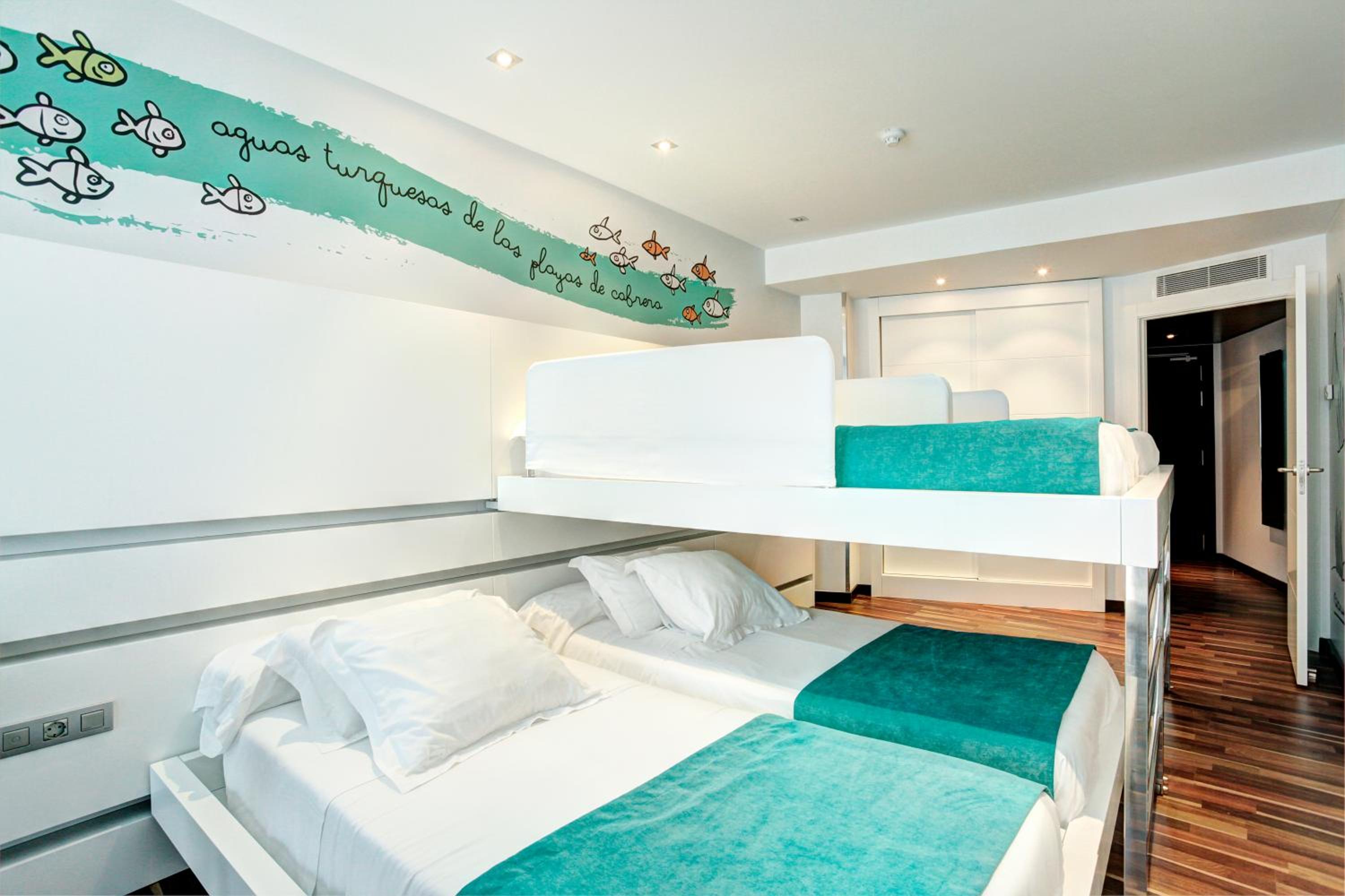 Quadruple Room with Sea View