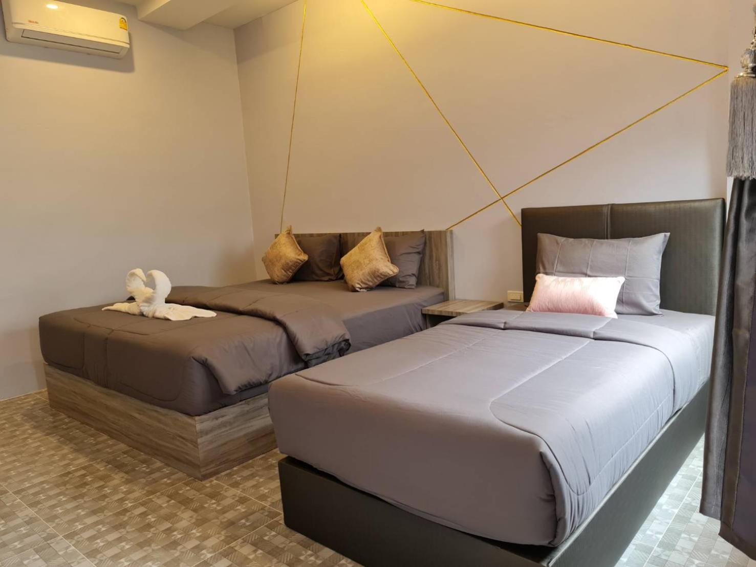 Deluxe Twin Room - Photo 8