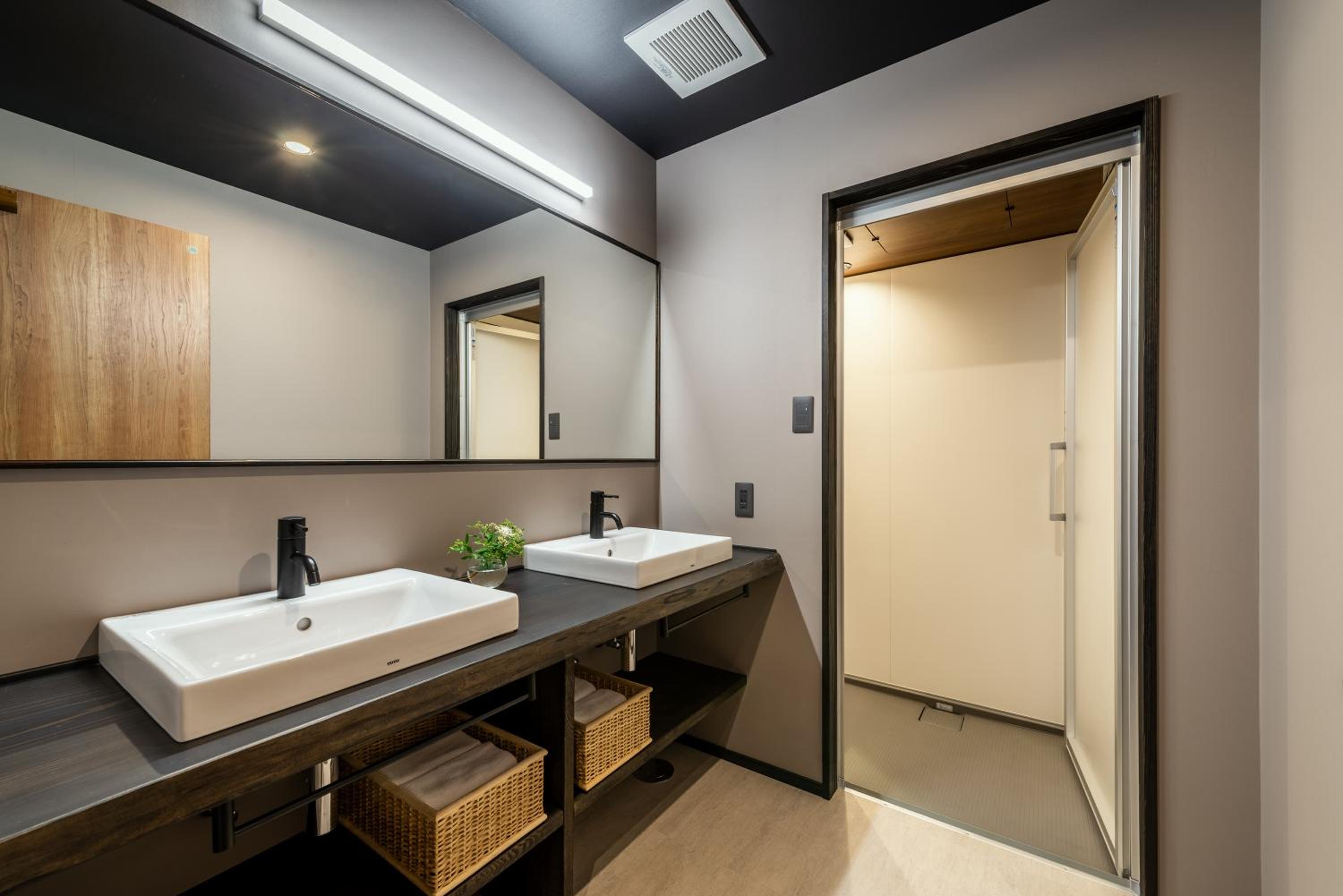 Superior Double Room with Two Double Beds - Photo 5