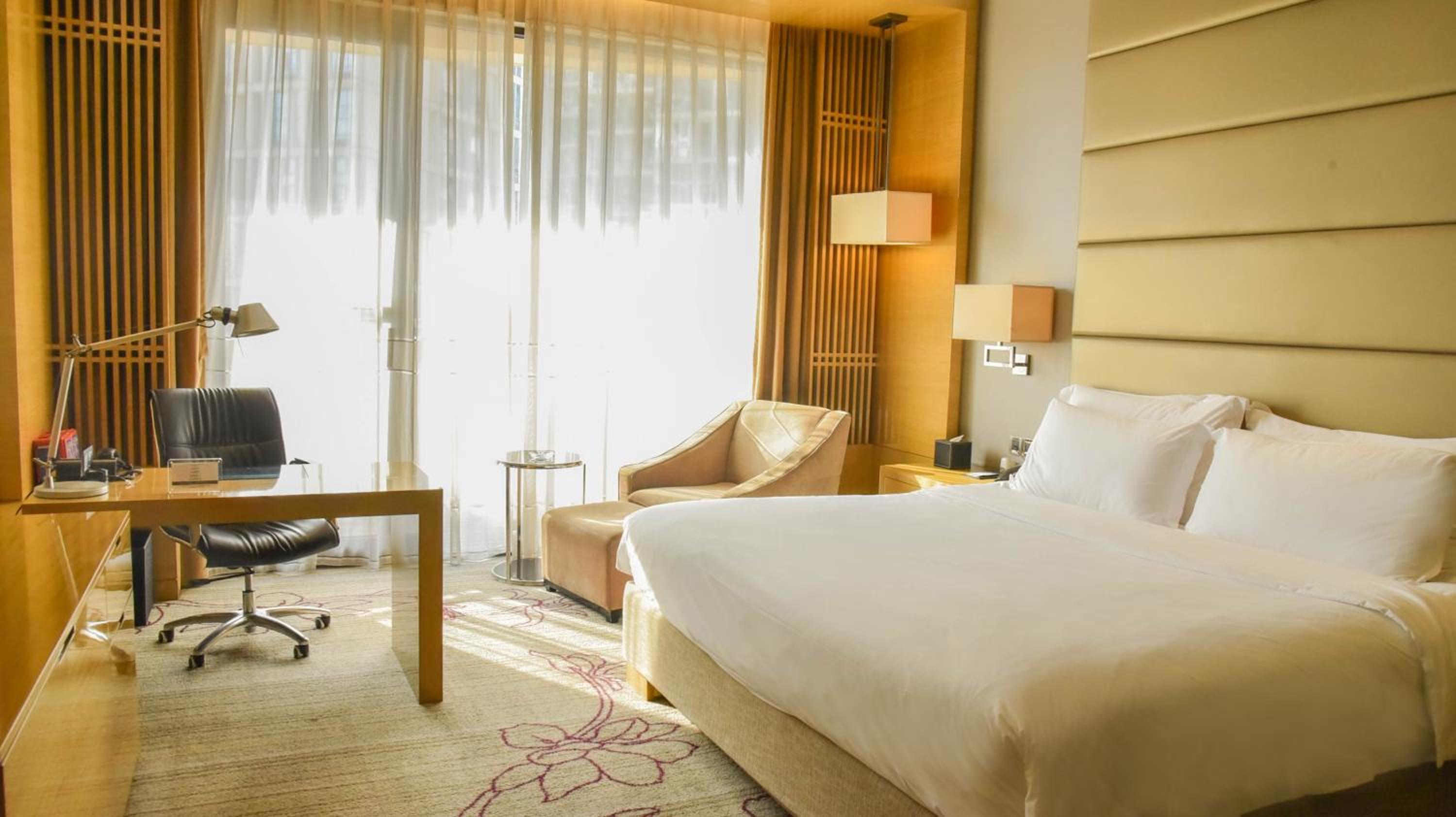 Superior King Room with Balcony photo 2