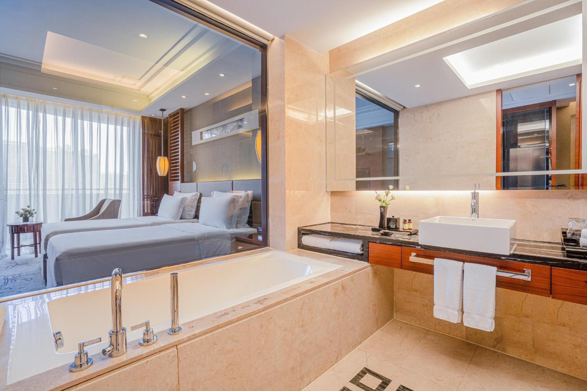 Superior Twin Room with Balcony photo 2