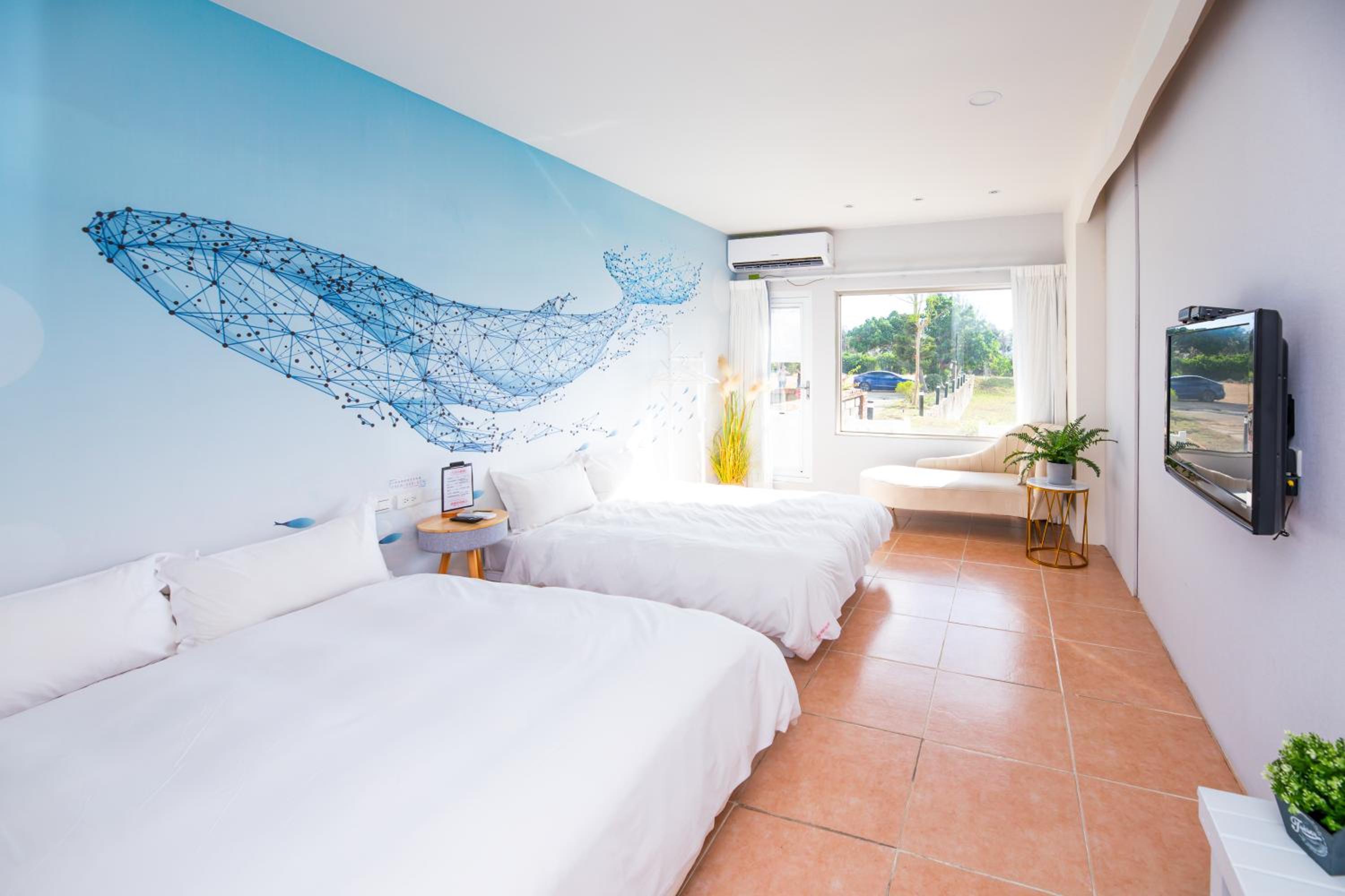 Quadruple Room with Lake View - Photo 6