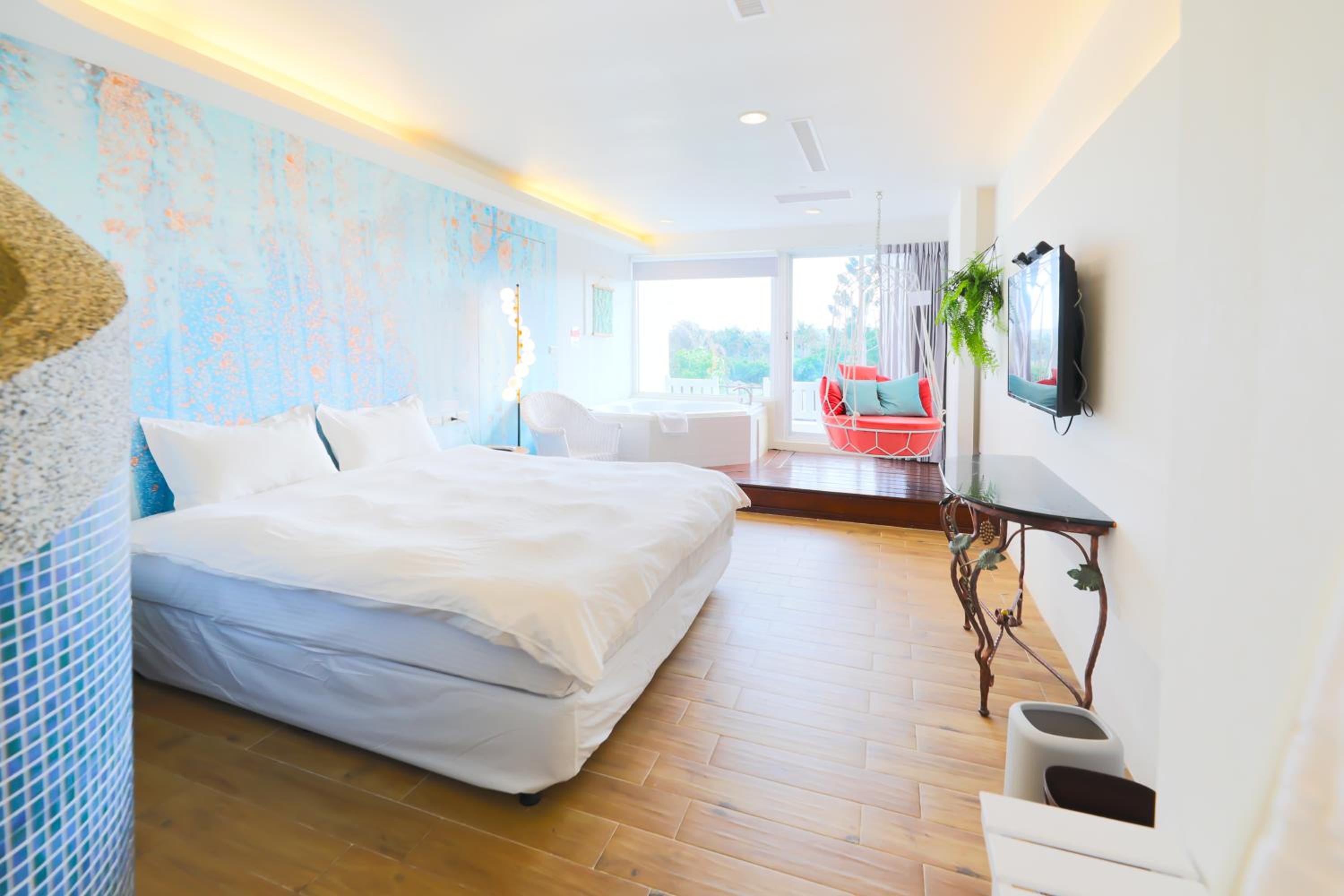Suite with Jacuzzi and Lake View photo 1