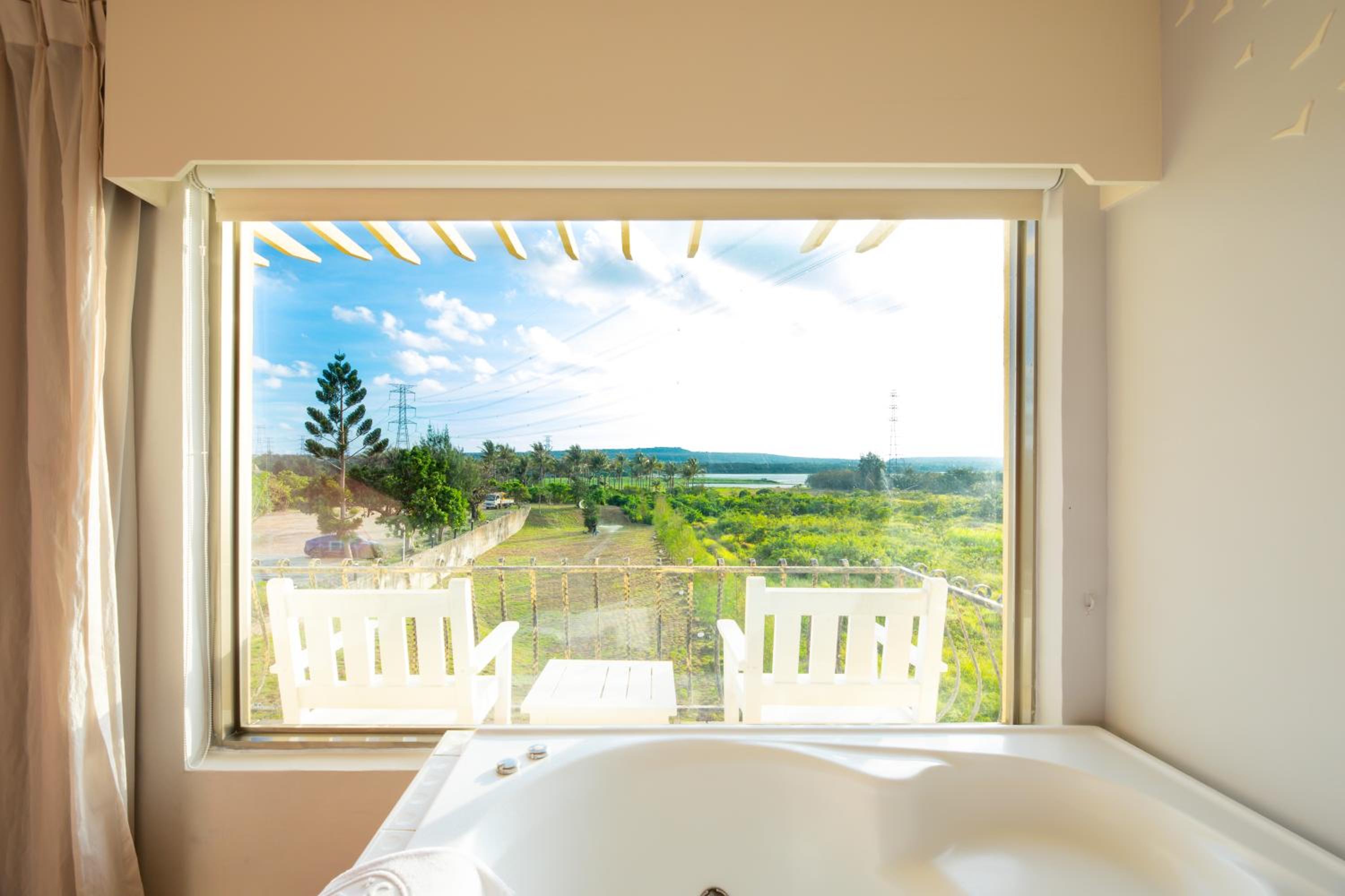 Suite with Jacuzzi and Lake View photo 2