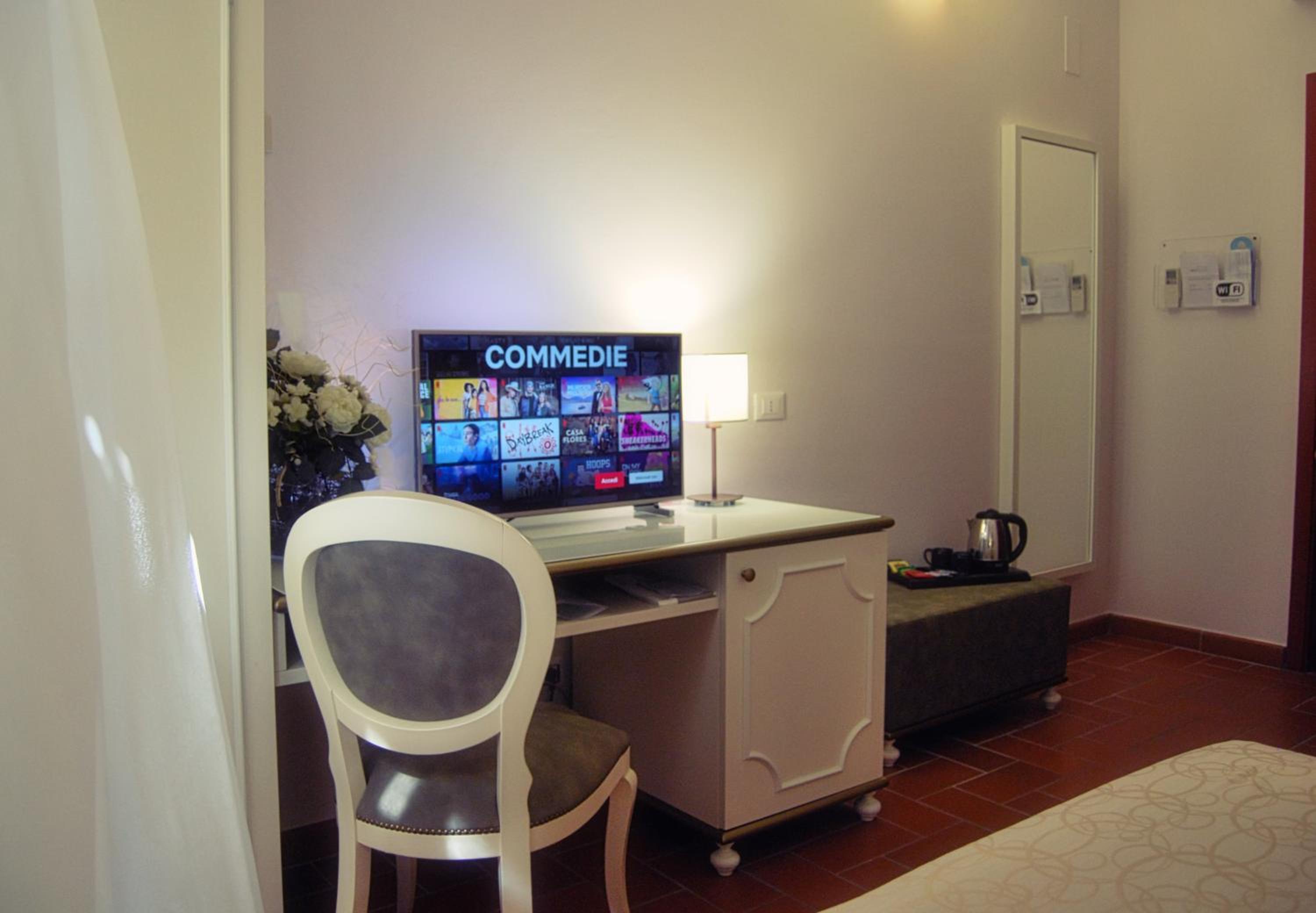 Superior Double or Twin Room - Photo 10