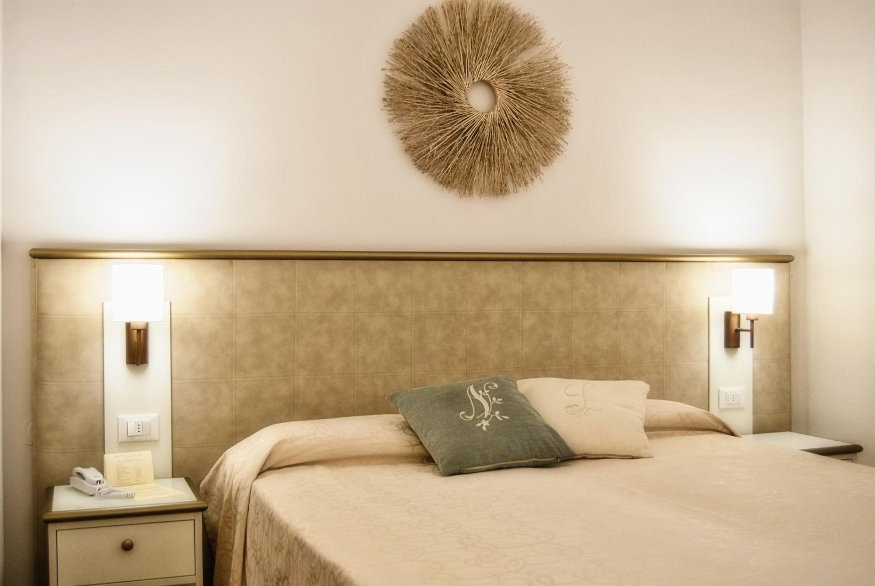Superior Double or Twin Room - Photo 9