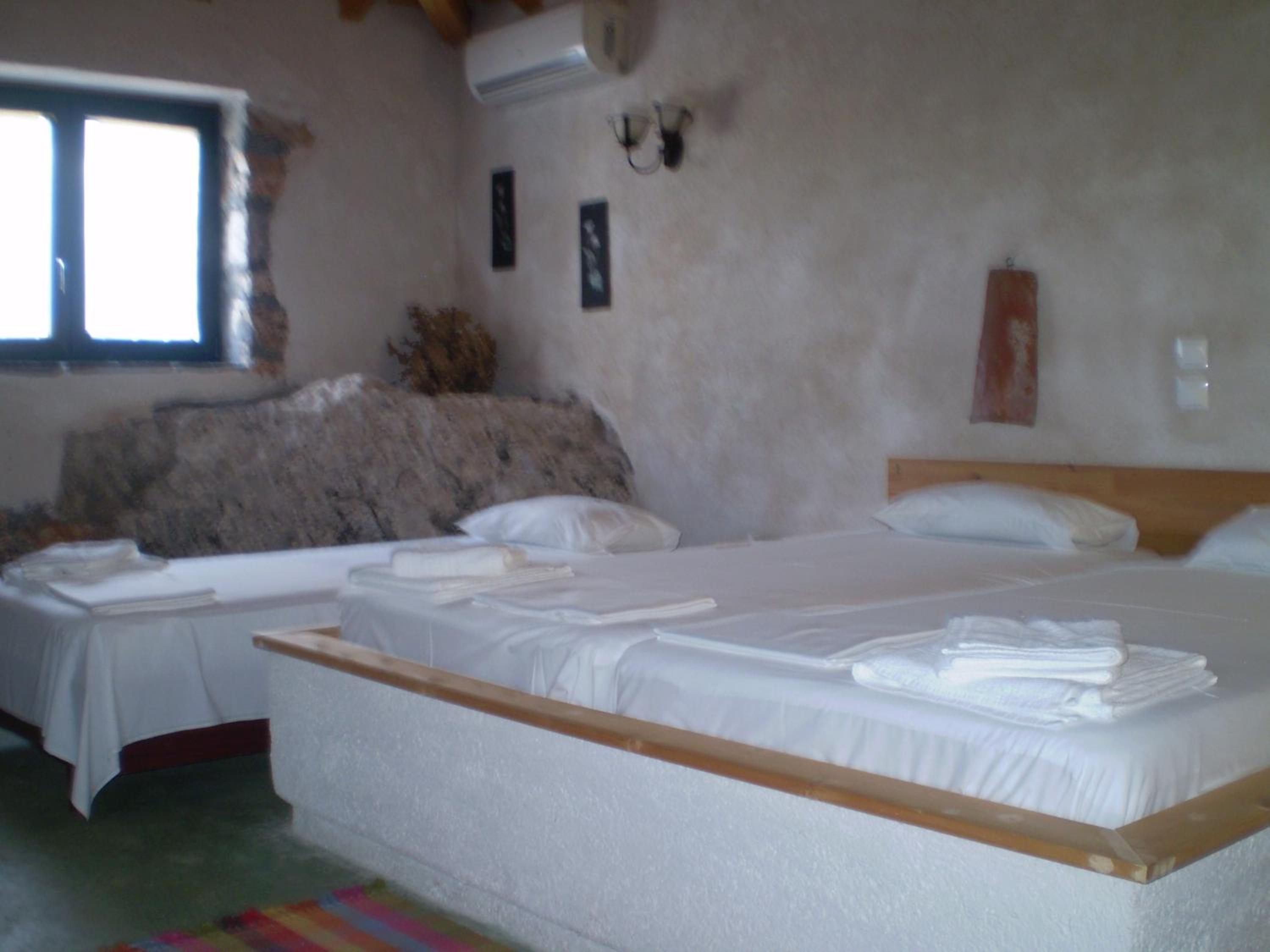 Deluxe King Room - Photo 6