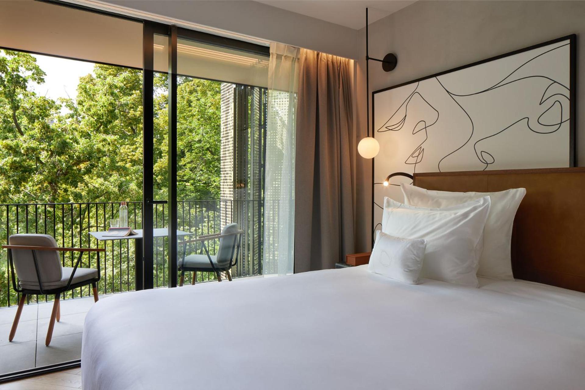 Executive King Room with Balcony - Photo 8