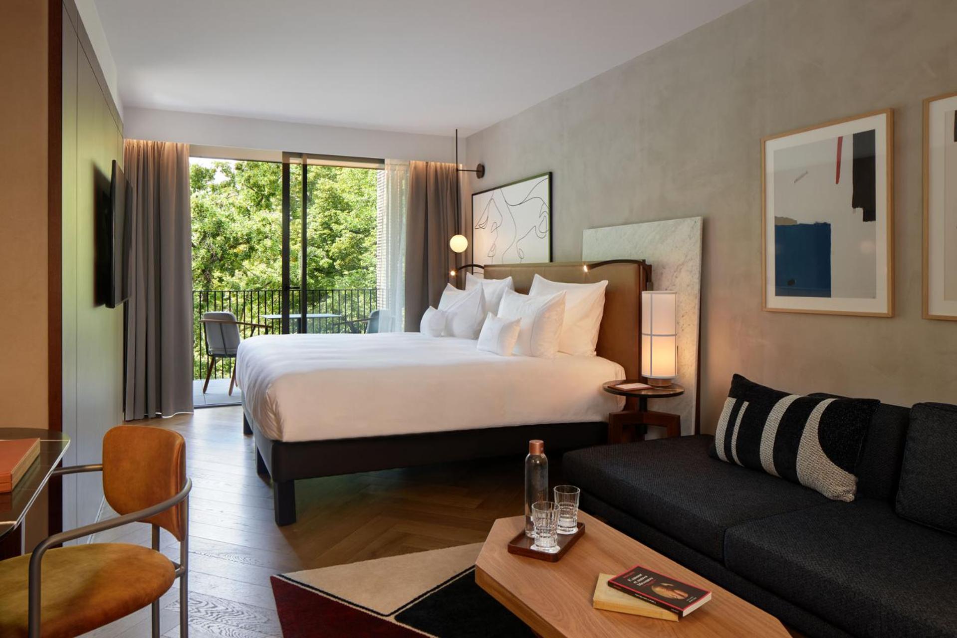 Executive King Room with Balcony - Photo 7