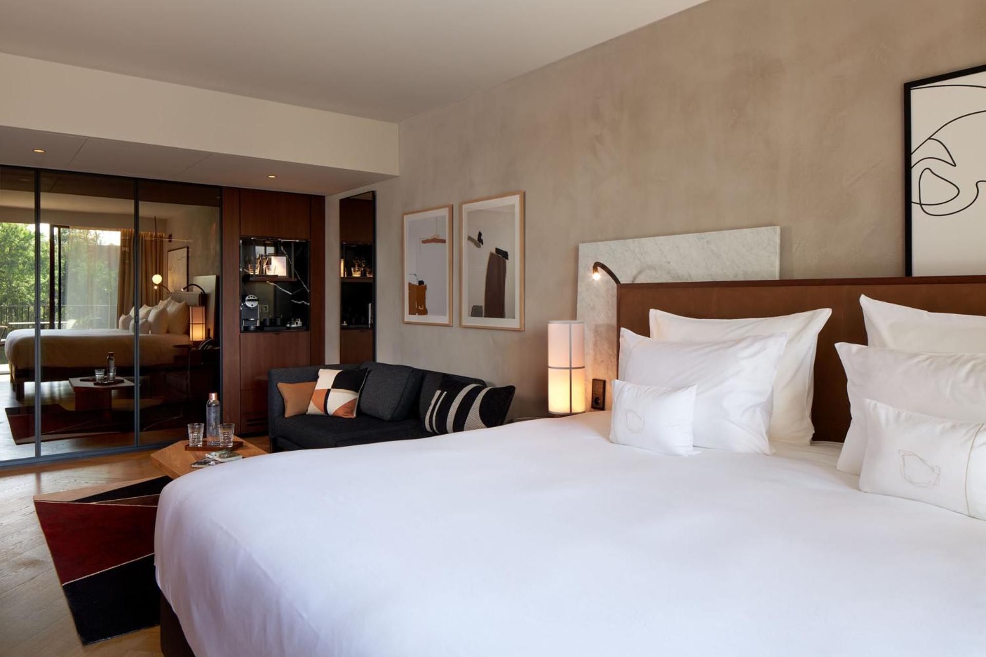 Executive King Room with Balcony - Photo 4