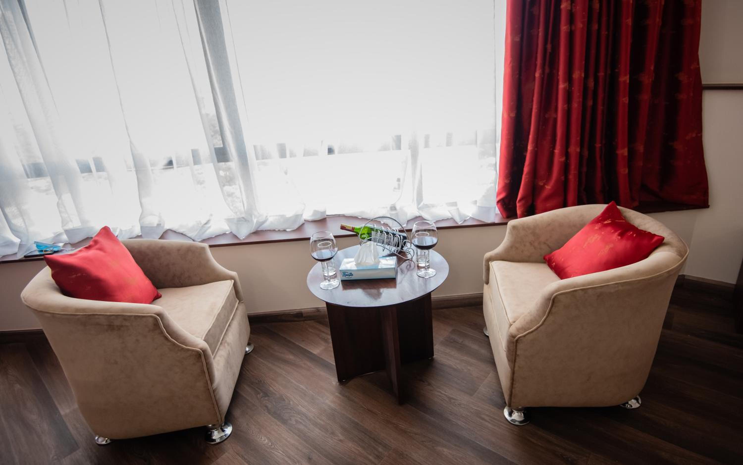 Superior King Room - Photo 12