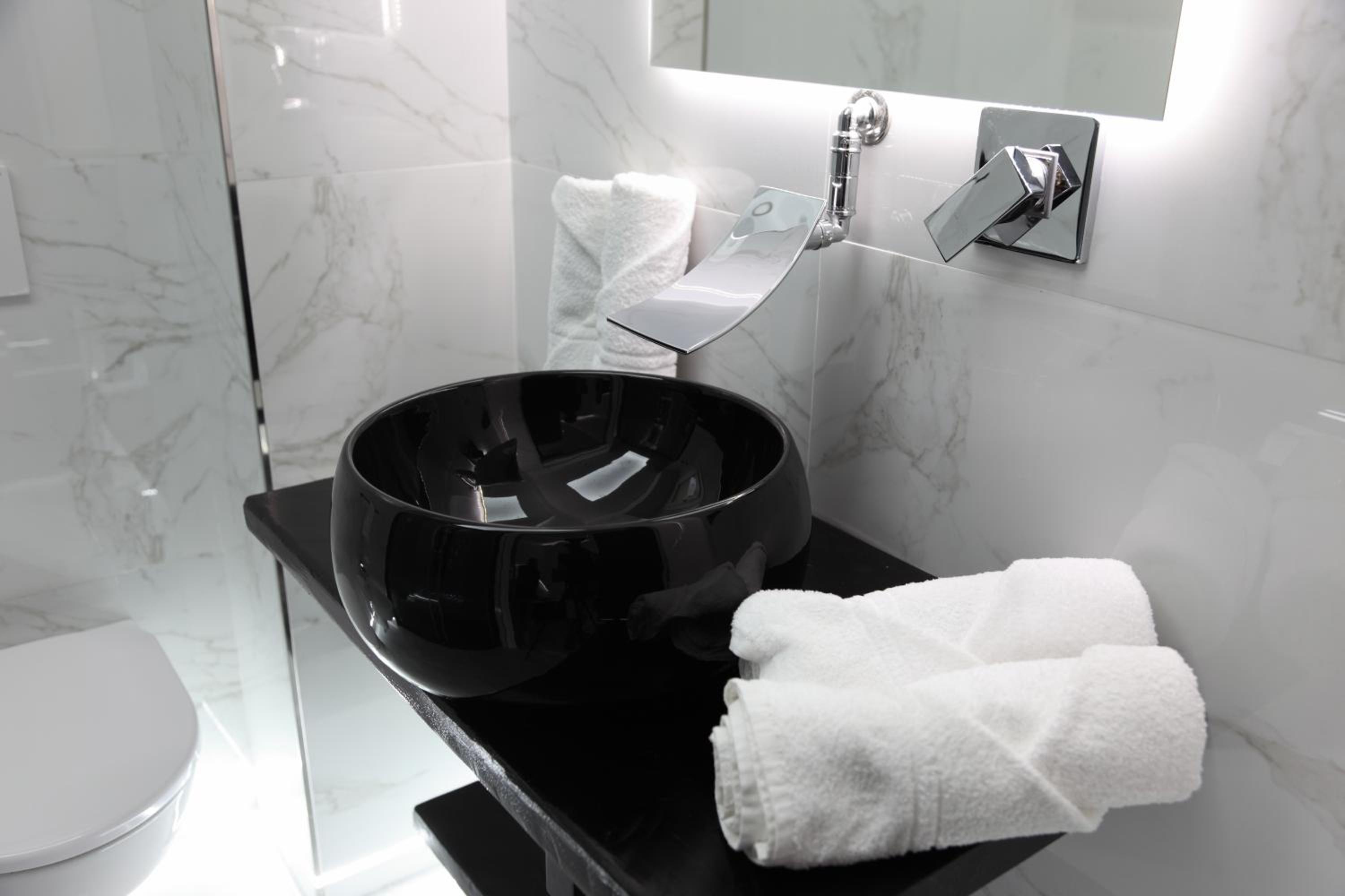 Queen Room with Spa Bath - Photo 6