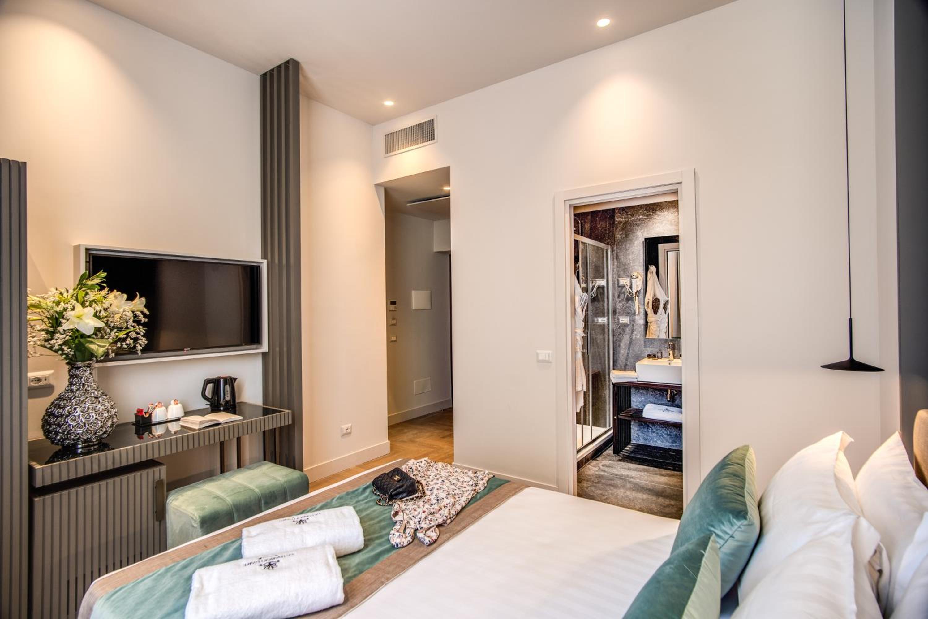 Superior-Doppelzimmer - Dependance Via Agostino De Pretis 70 thumbnail 5