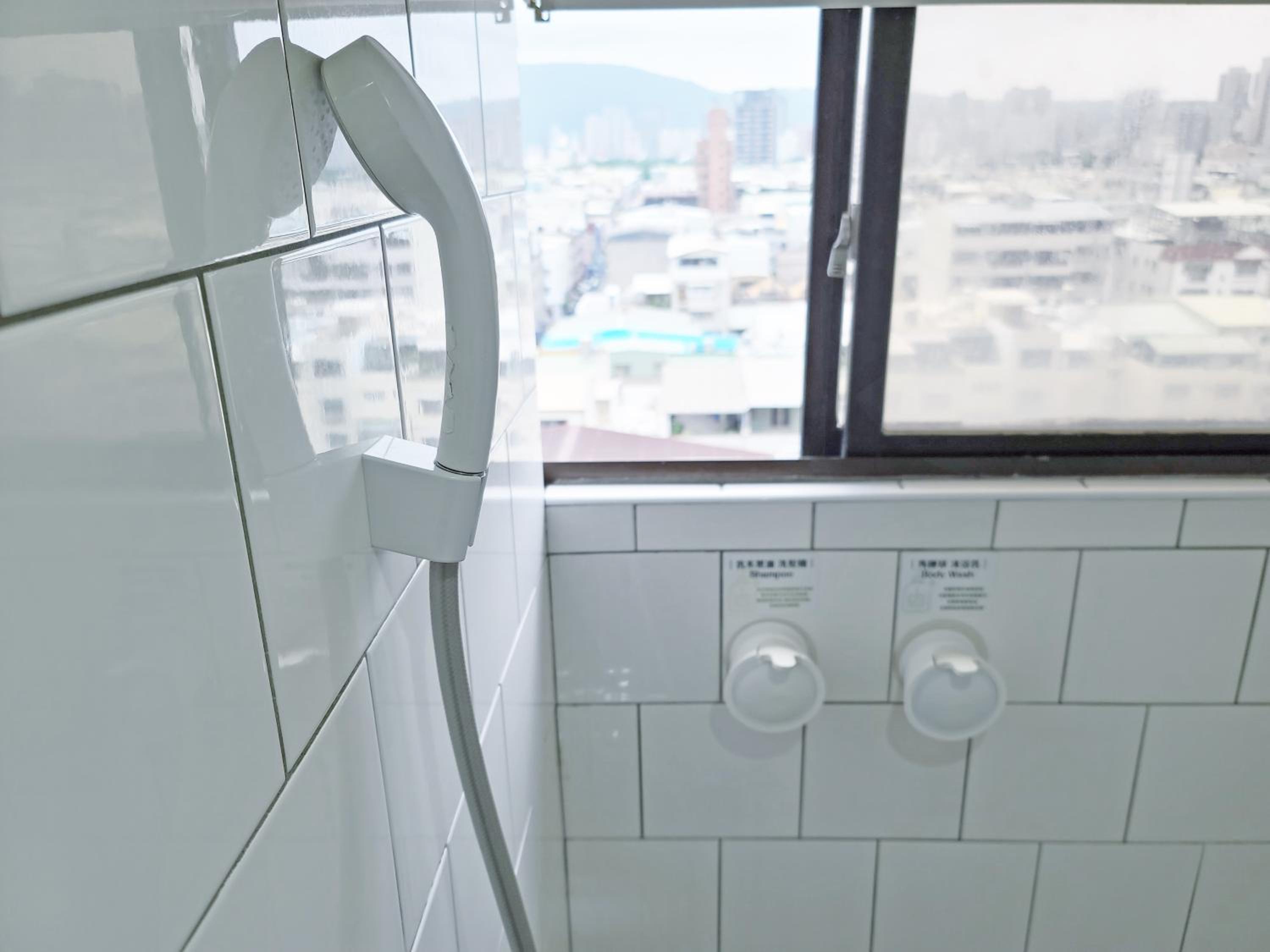Quadruple Room with Shared Bathroom photo 2
