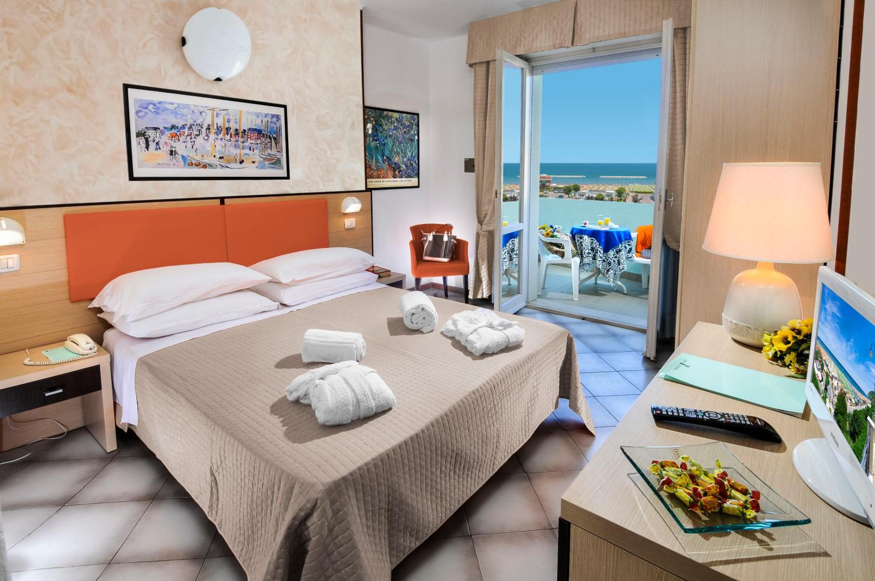 Double or Twin Room with Sea View photo 1