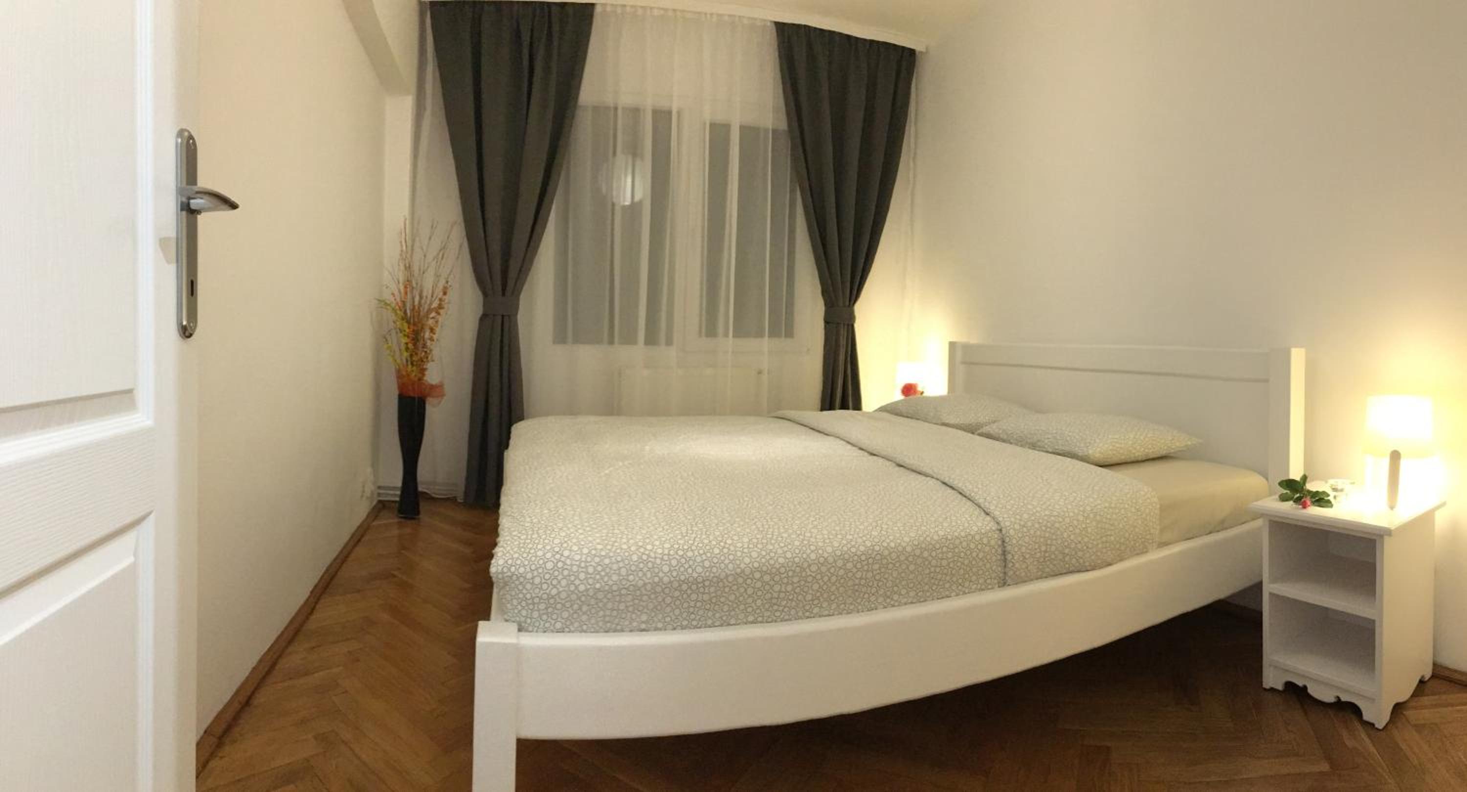 One-Bedroom Apartment - Photo 1