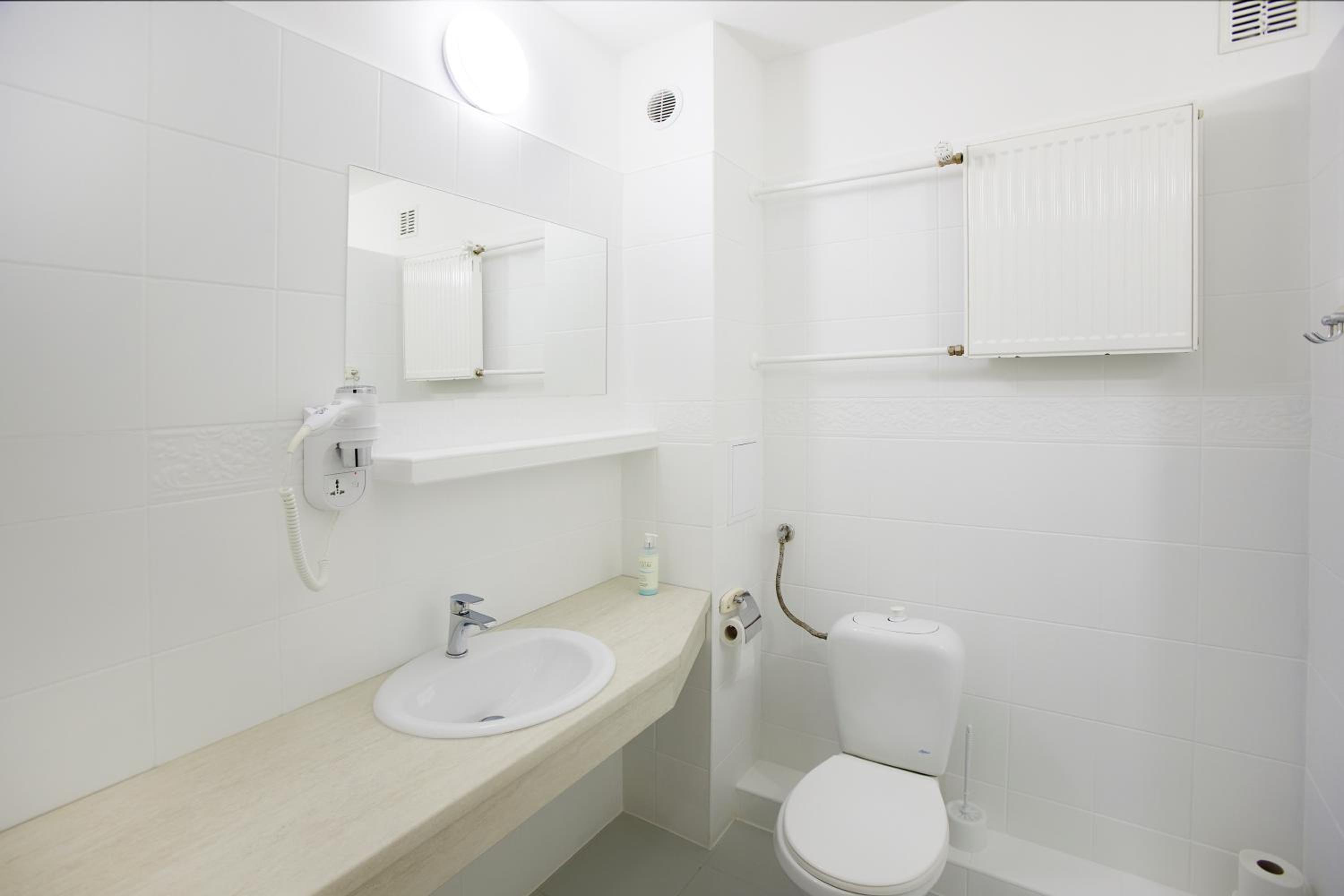 Standard Twin Room - Photo 2