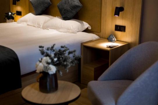 Mainland Chinese Citizens - Deluxe King Room photo 1