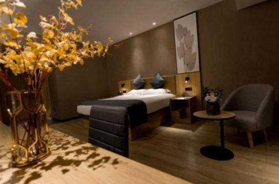 Mainland Chinese Citizens - Deluxe King Room photo 2