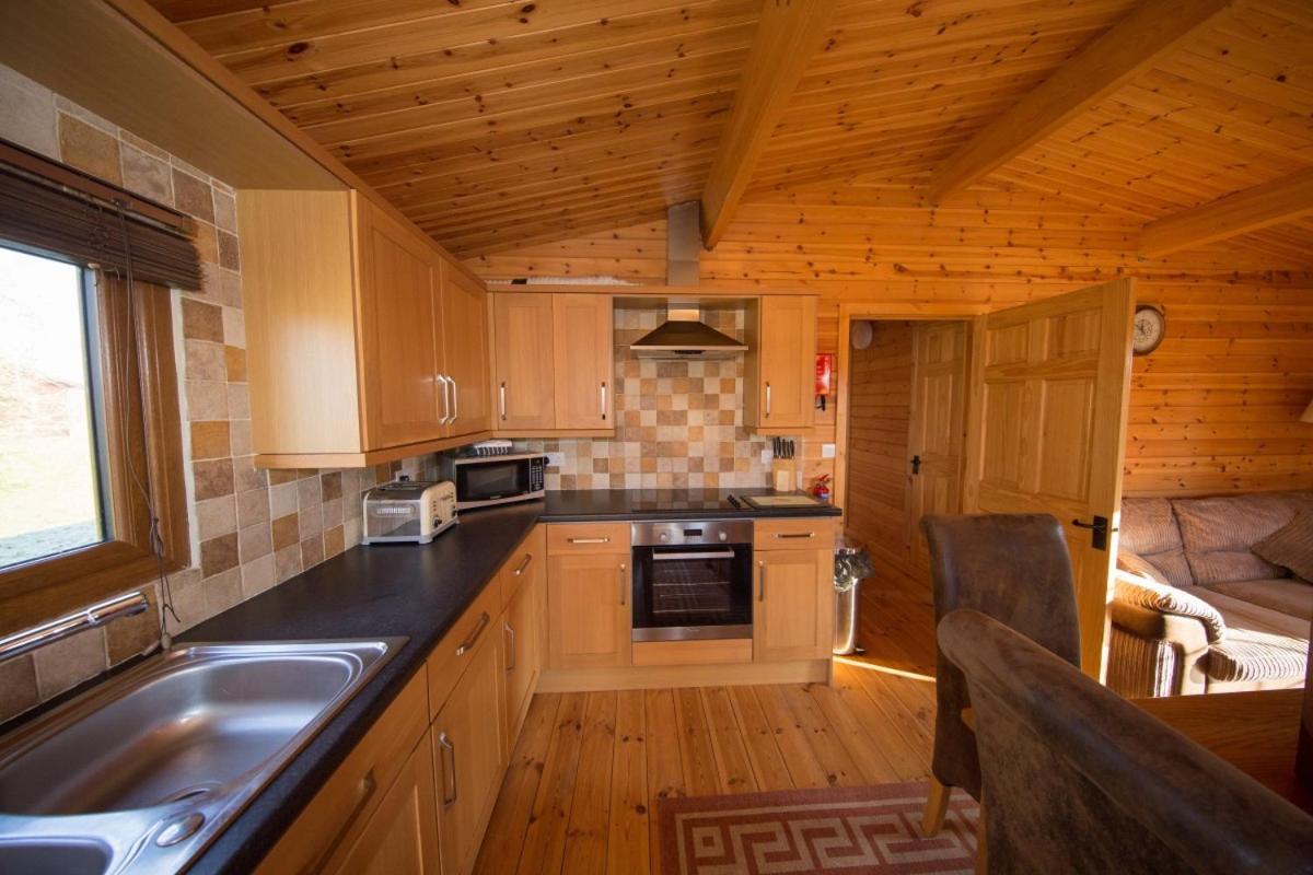 Large Log Cabin With Hot Tub photo 3