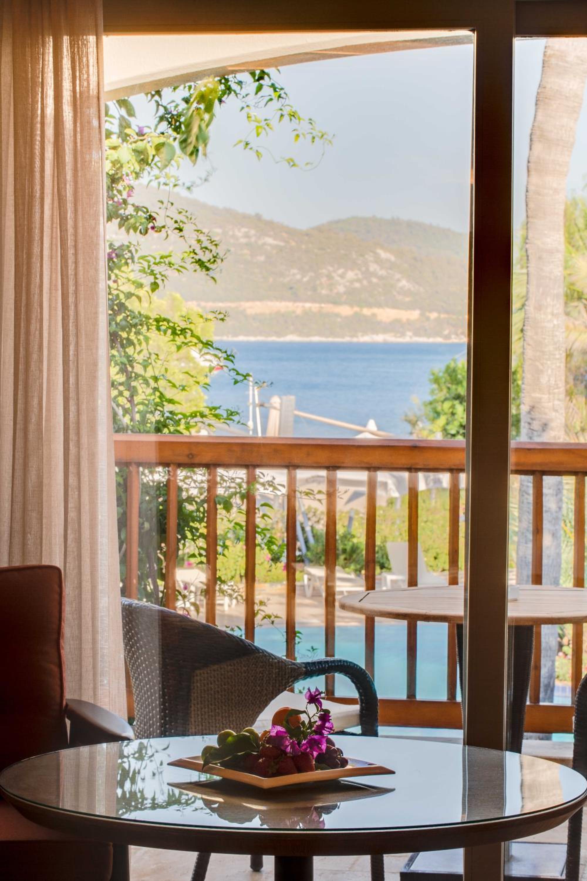 Suite with Pool View