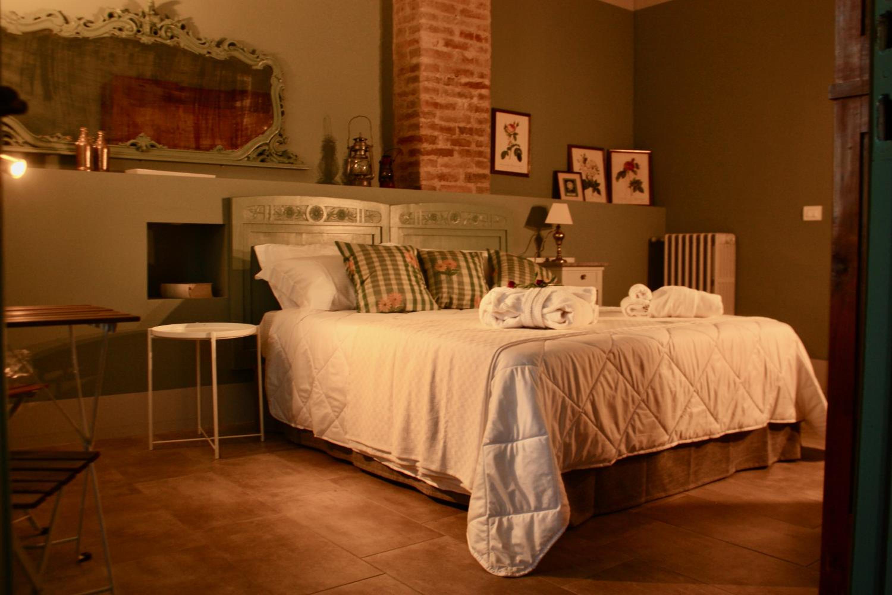 Deluxe Room - Photo 9